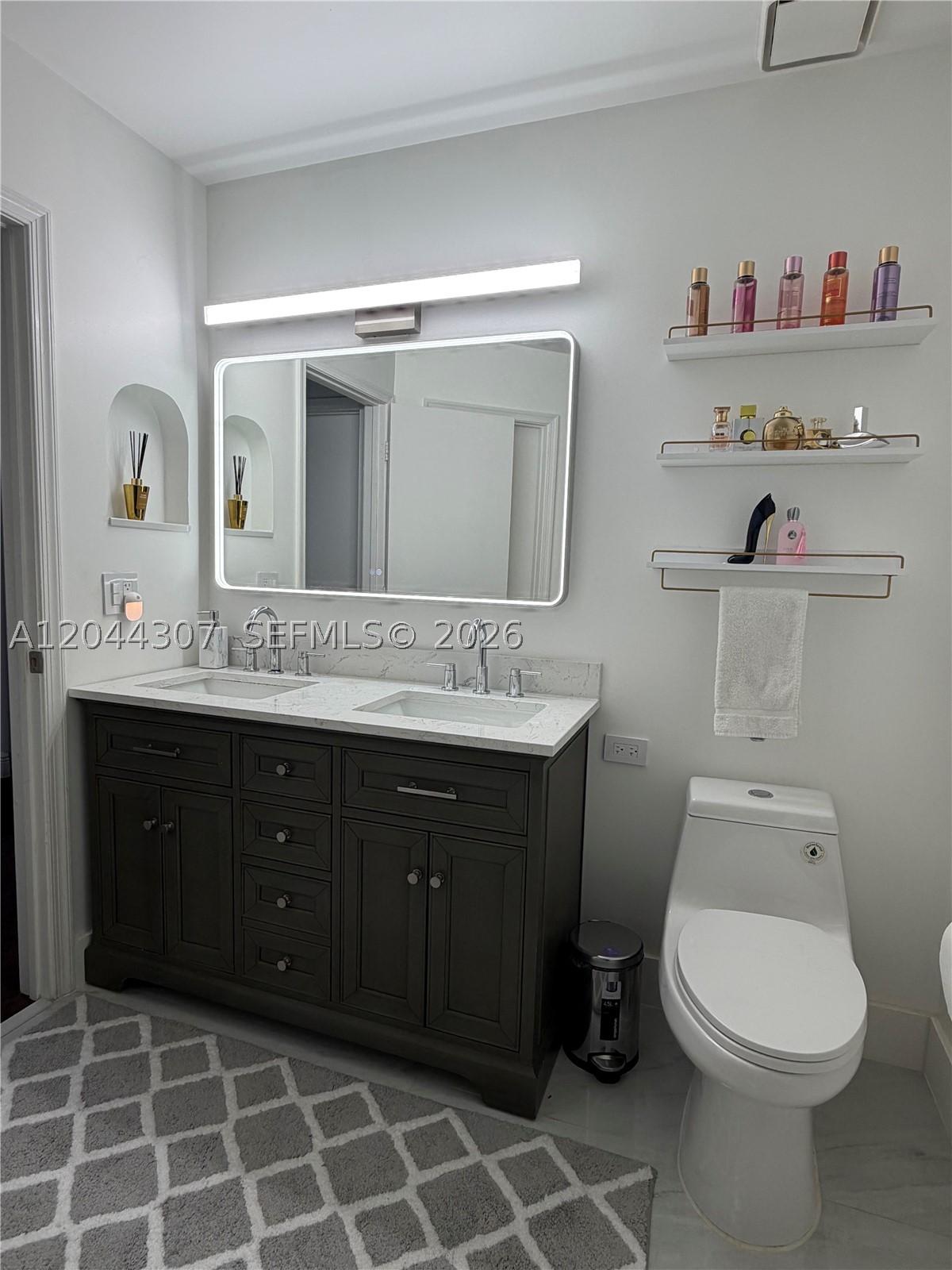 16619 Hemingway Dr, Weston FL 33326
