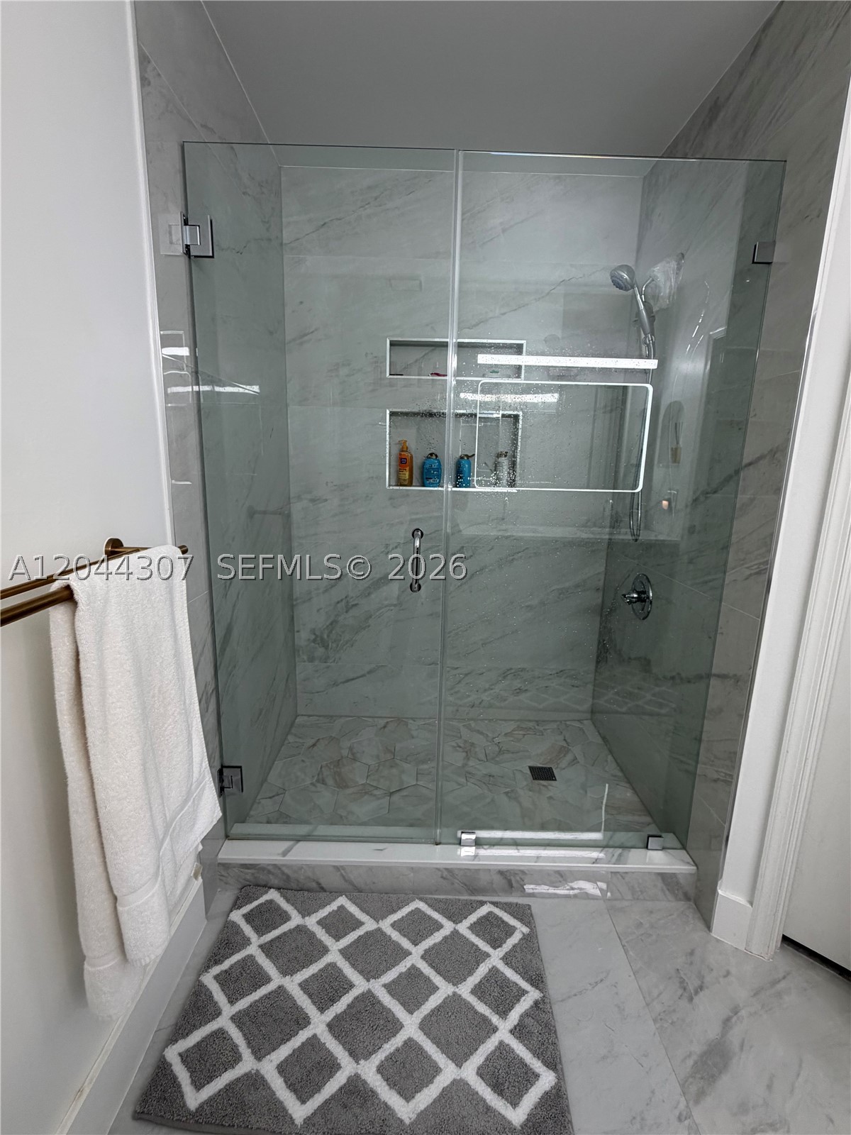 16619 Hemingway Dr, Weston FL 33326