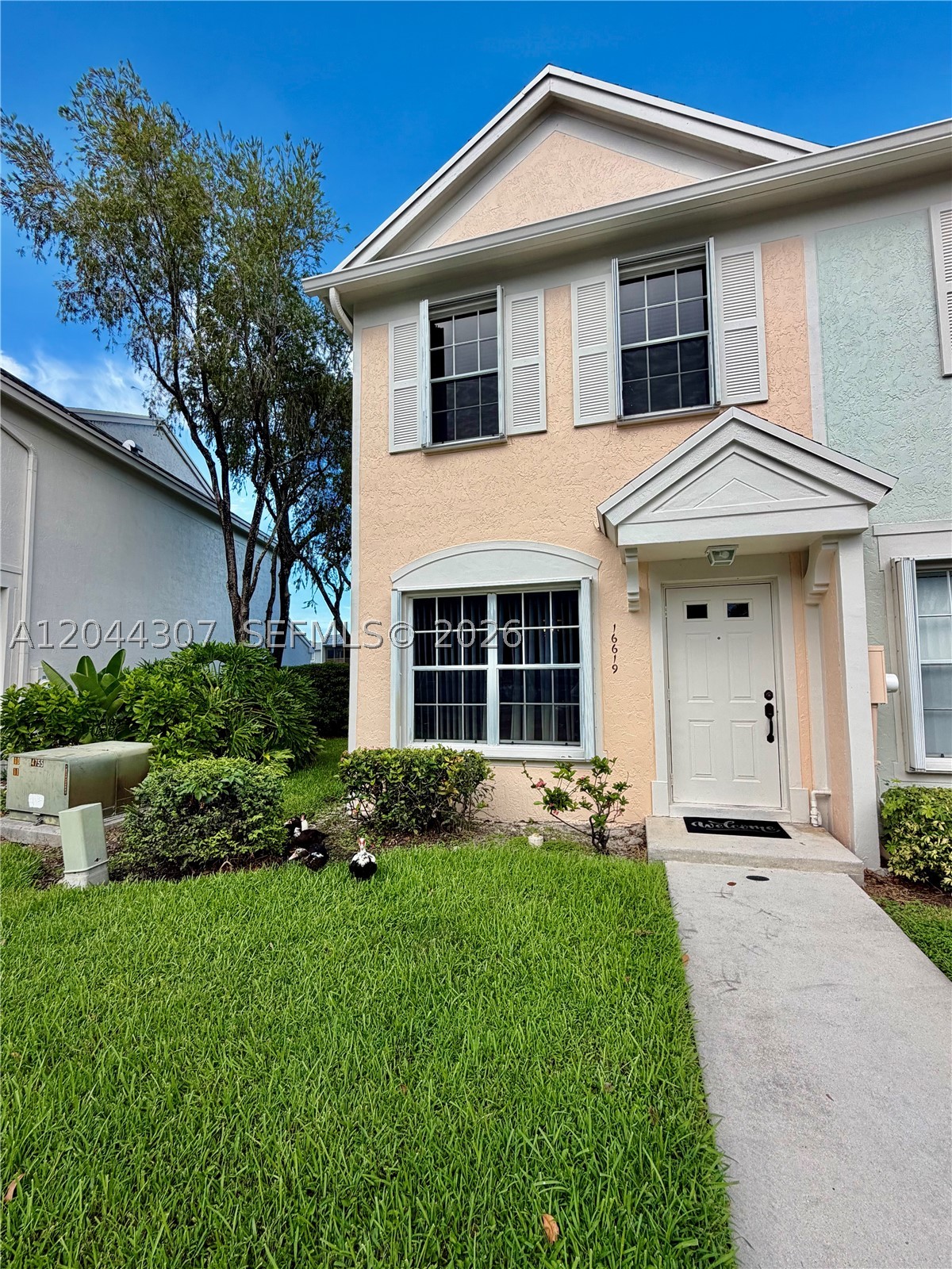 16619 Hemingway Dr, Weston FL 33326