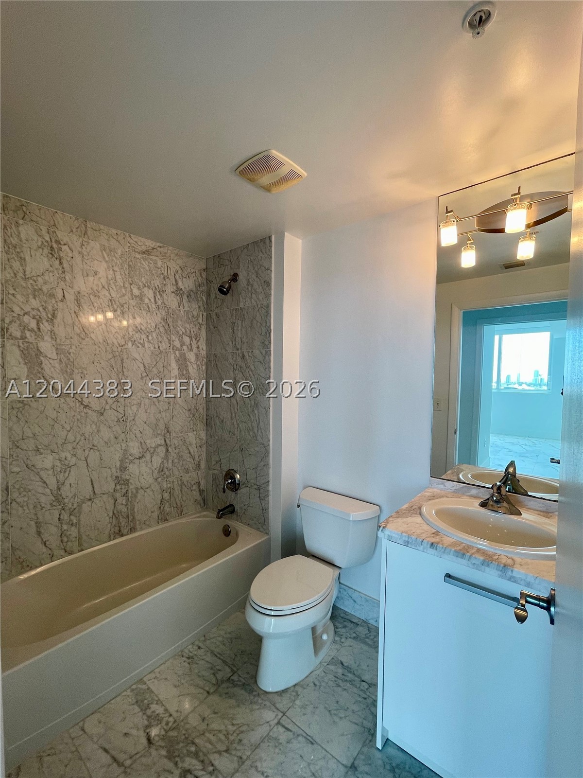 253 NE 2nd St #2409, Miami FL 33132