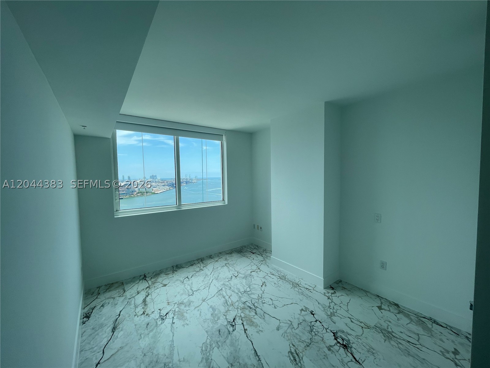 253 NE 2nd St #2409, Miami FL 33132