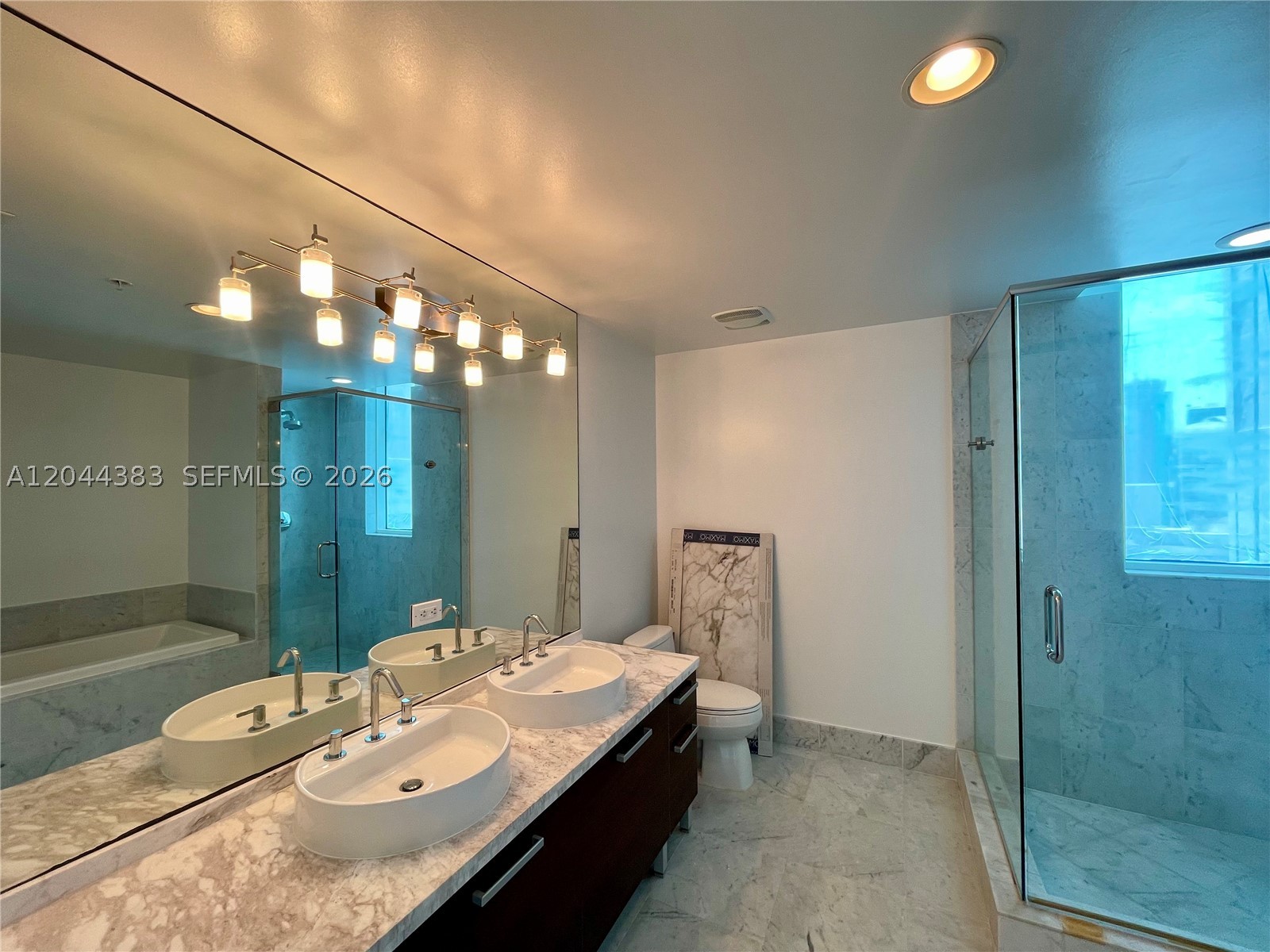 253 NE 2nd St #2409, Miami FL 33132