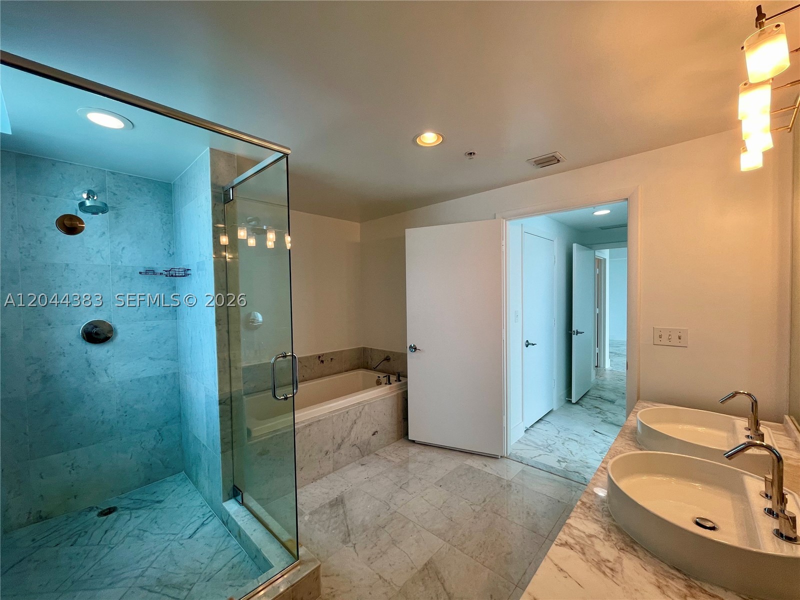 253 NE 2nd St #2409, Miami FL 33132