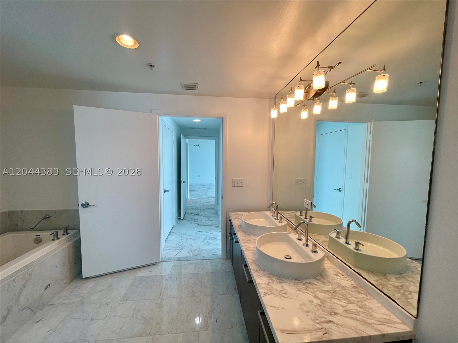 253 NE 2nd St #2409, Miami FL 33132