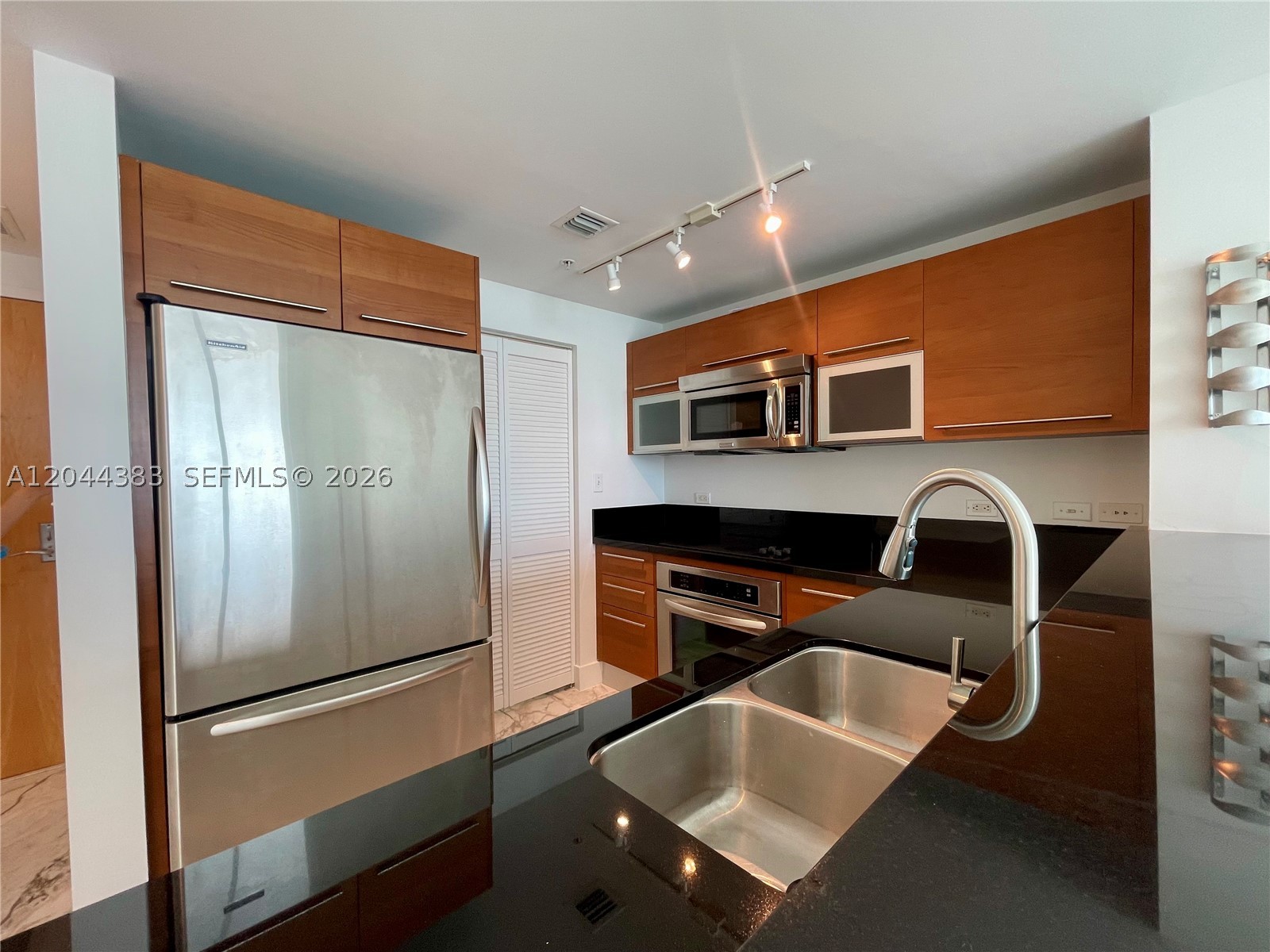 253 NE 2nd St #2409, Miami FL 33132