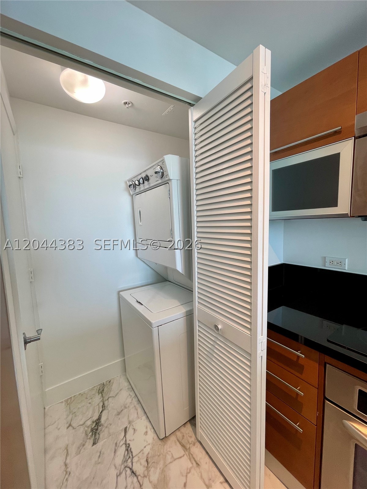 253 NE 2nd St #2409, Miami FL 33132