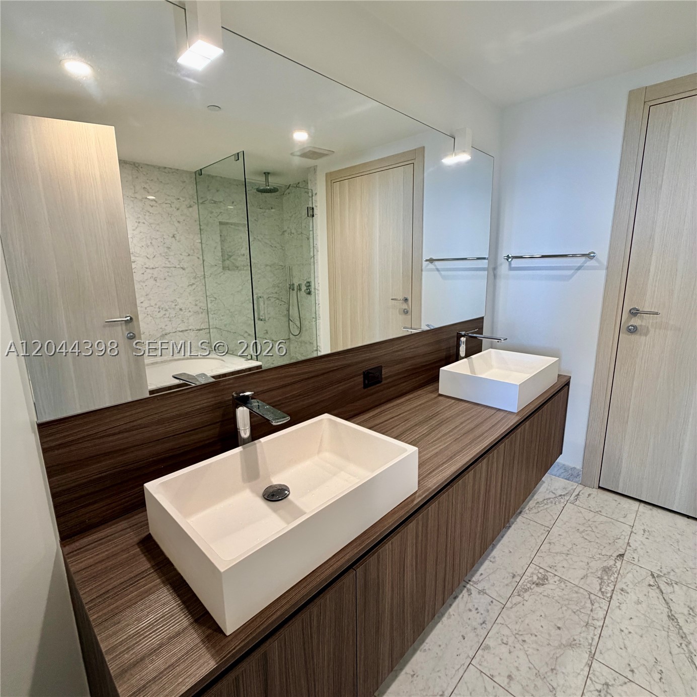 1000 Brickell Plz #3410, Miami FL 33131