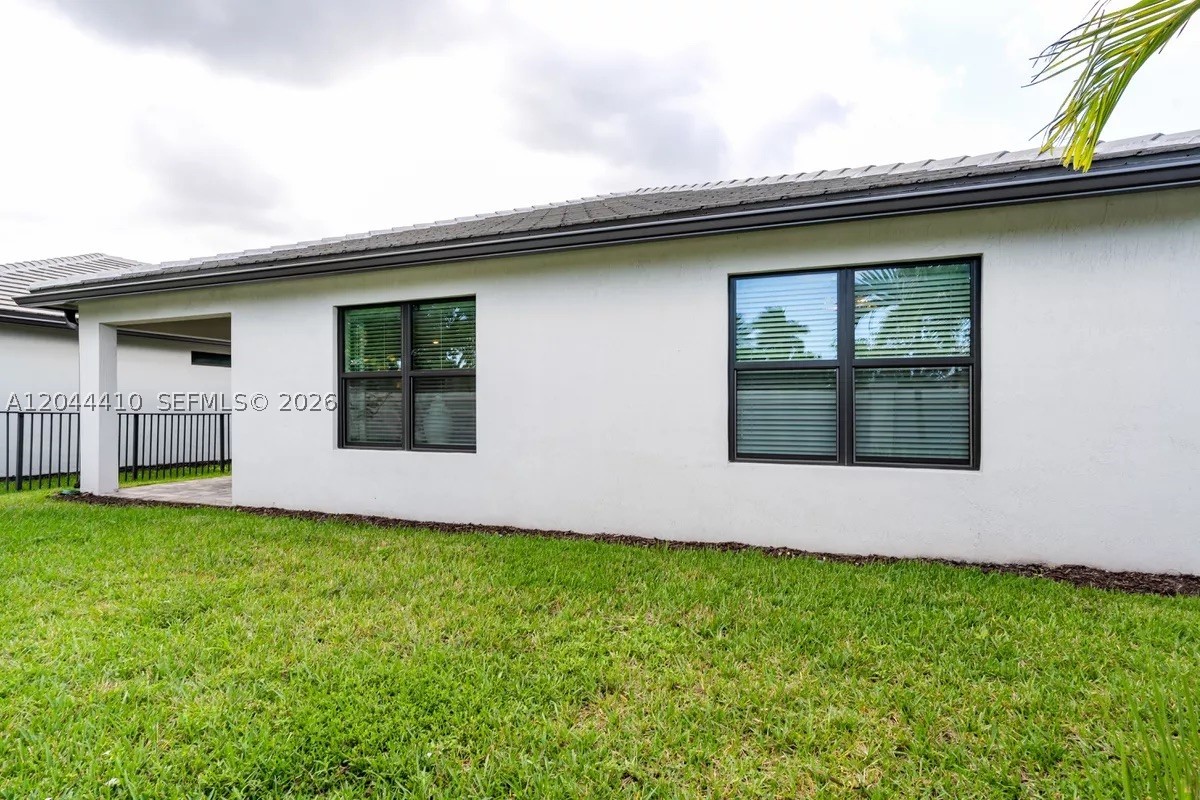 2940 Shortleaf Ave, Lauderdale Lakes FL 33311