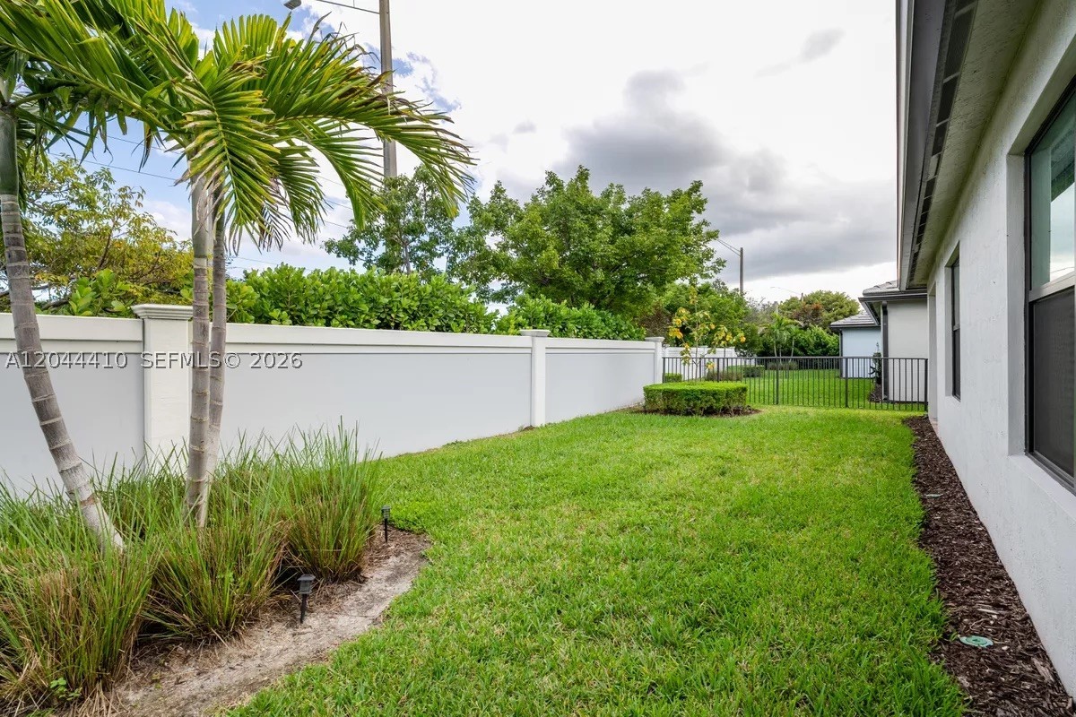 2940 Shortleaf Ave, Lauderdale Lakes FL 33311