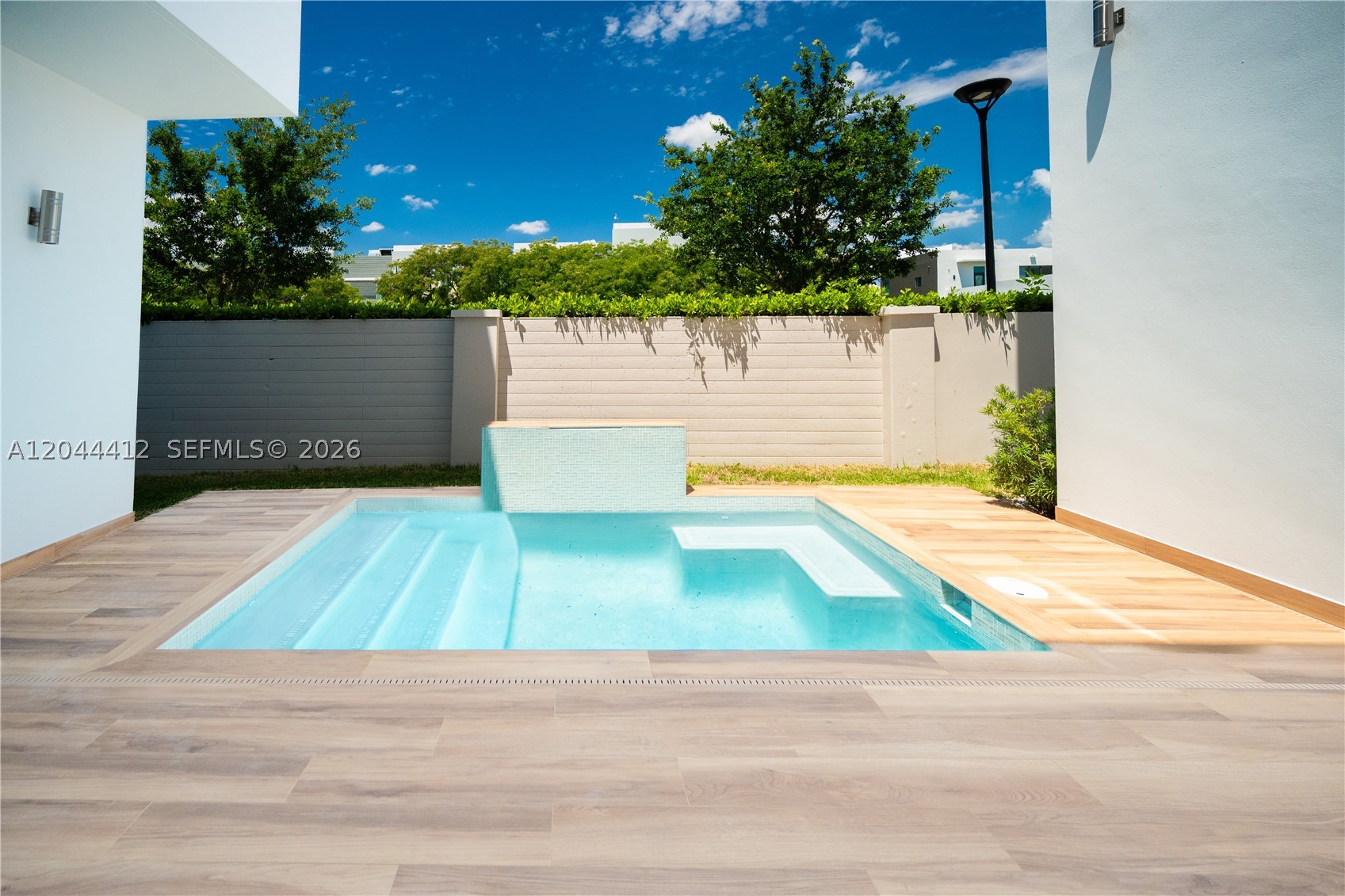 10381 NW 67th Ter, Doral FL 33178
