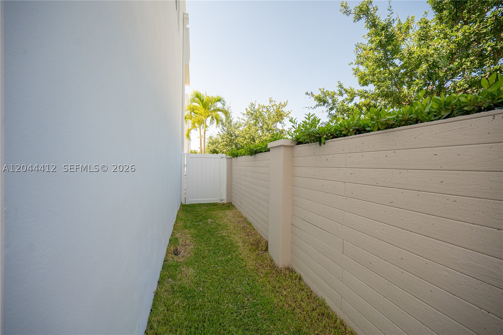 10381 NW 67th Ter, Doral FL 33178