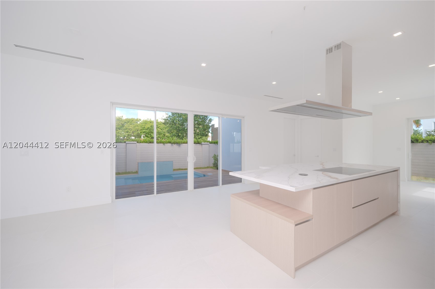 10381 NW 67th Ter, Doral FL 33178