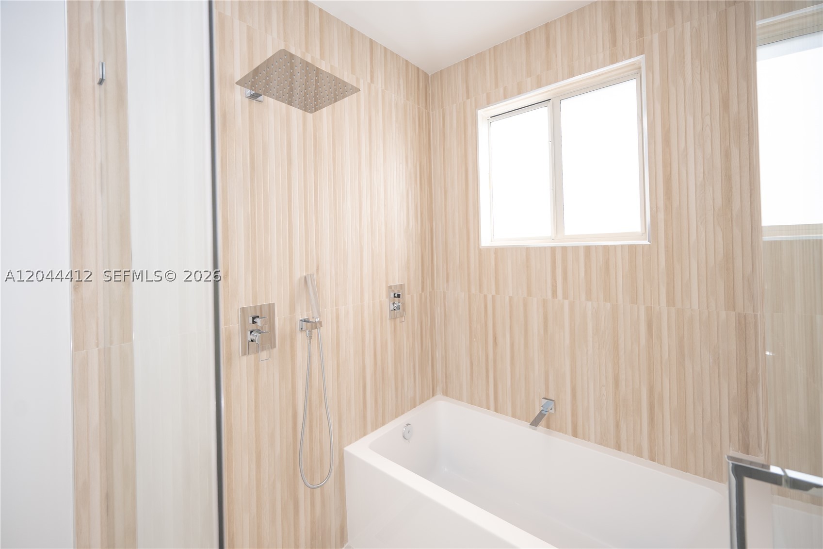 10381 NW 67th Ter, Doral FL 33178