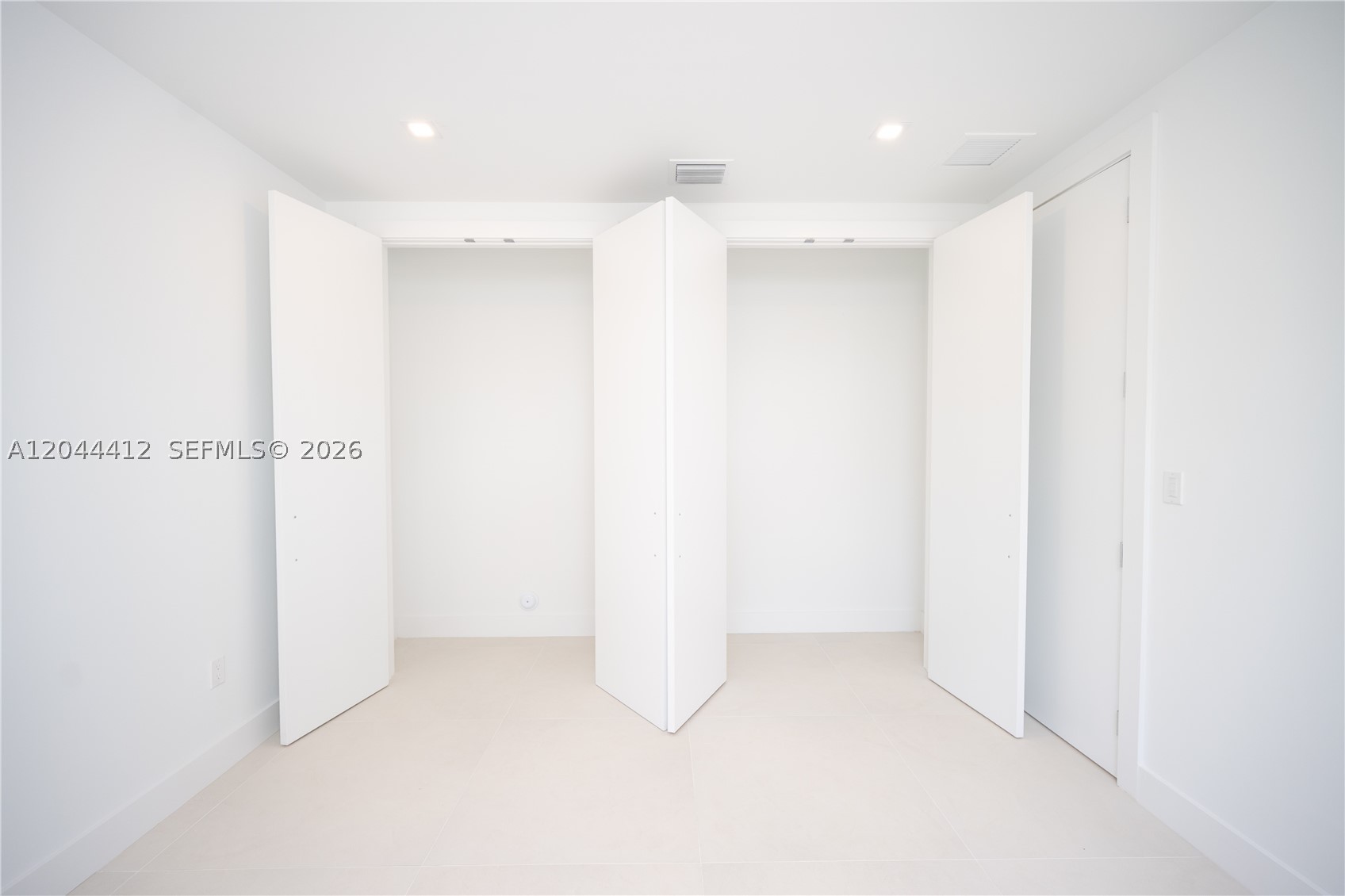 10381 NW 67th Ter, Doral FL 33178