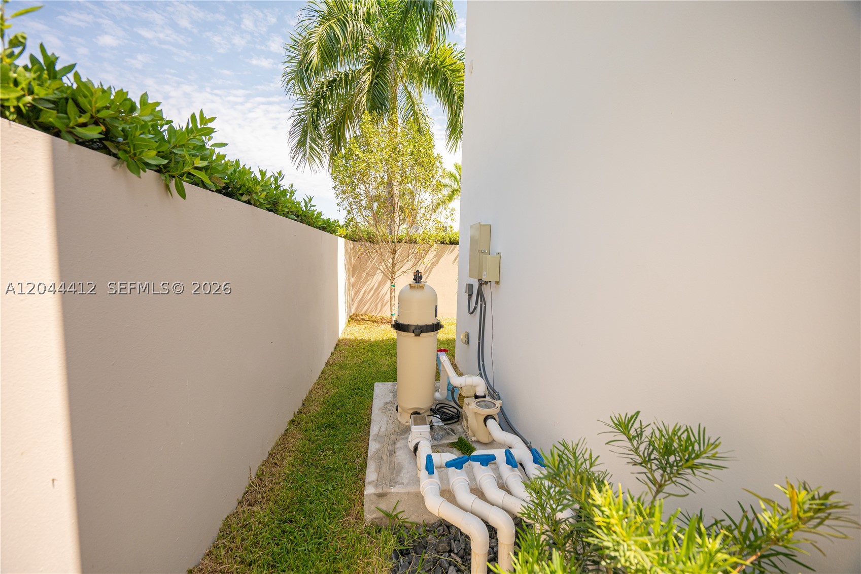 10381 NW 67th Ter, Doral FL 33178