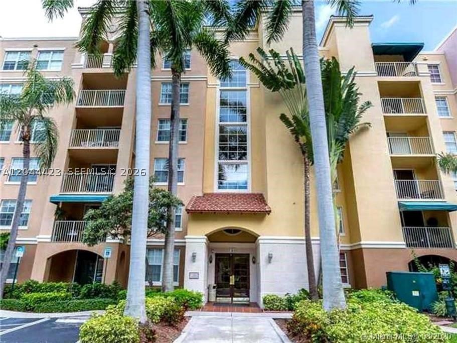 19501 E Country Club Dr #104, Aventura FL 33180