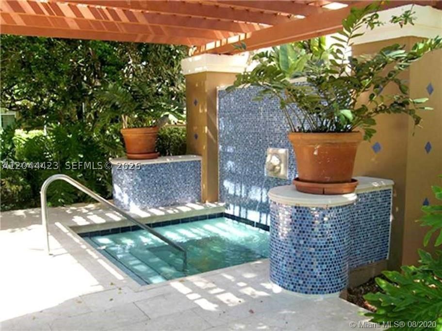 19501 E Country Club Dr #104, Aventura FL 33180