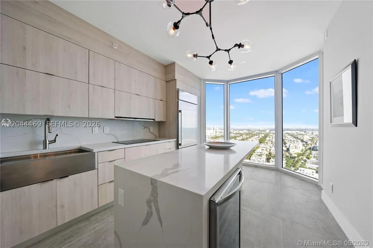 300 S Pointe Dr #3604, Miami Beach FL 33139