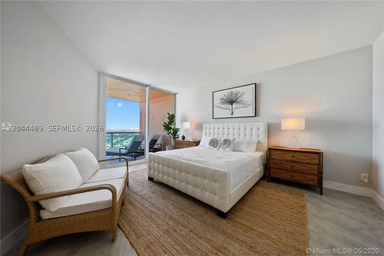 300 S Pointe Dr #3604, Miami Beach FL 33139