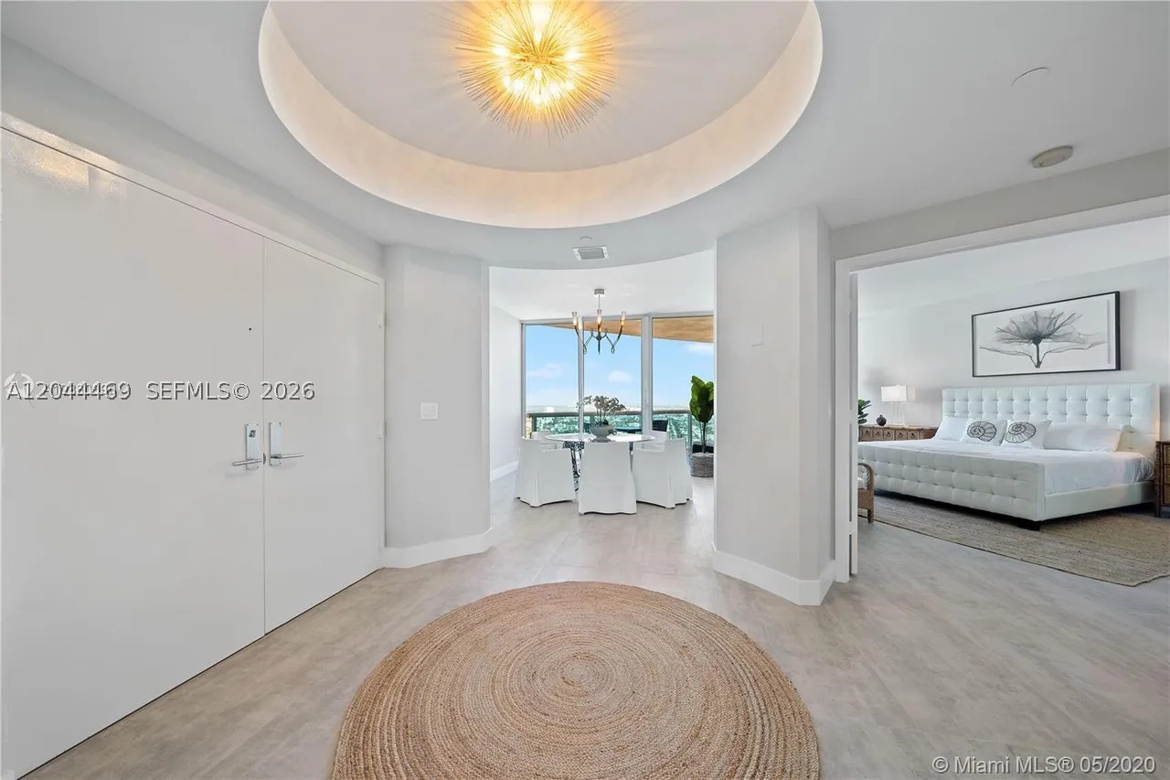 300 S Pointe Dr #3604, Miami Beach FL 33139
