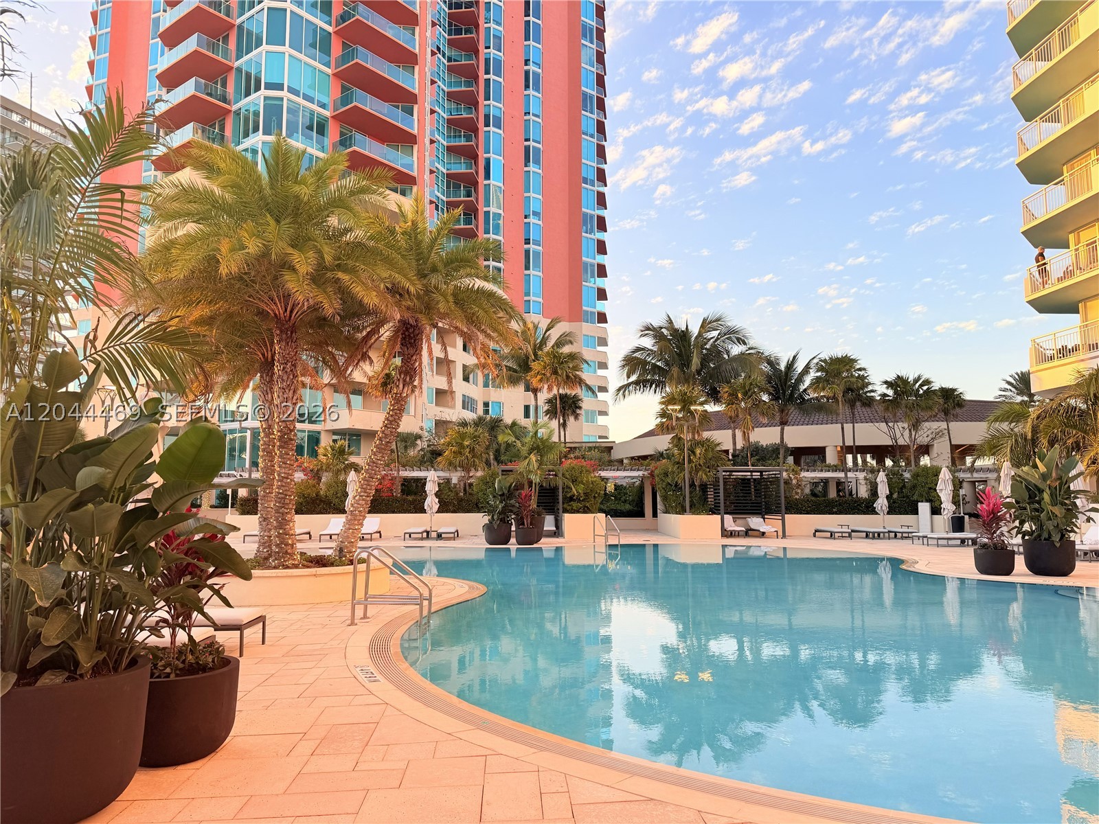 300 S Pointe Dr #3604, Miami Beach FL 33139