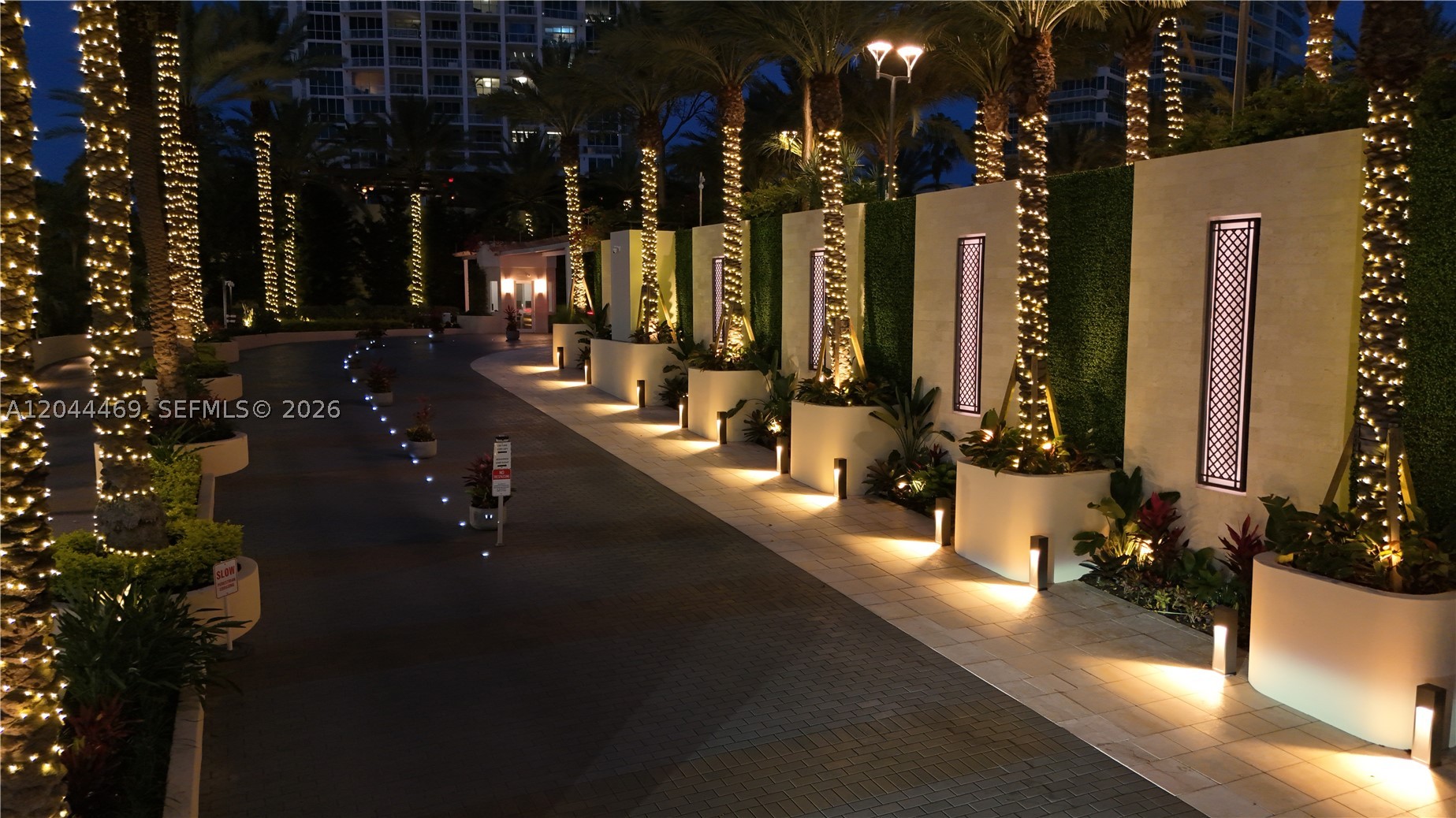 300 S Pointe Dr #3604, Miami Beach FL 33139