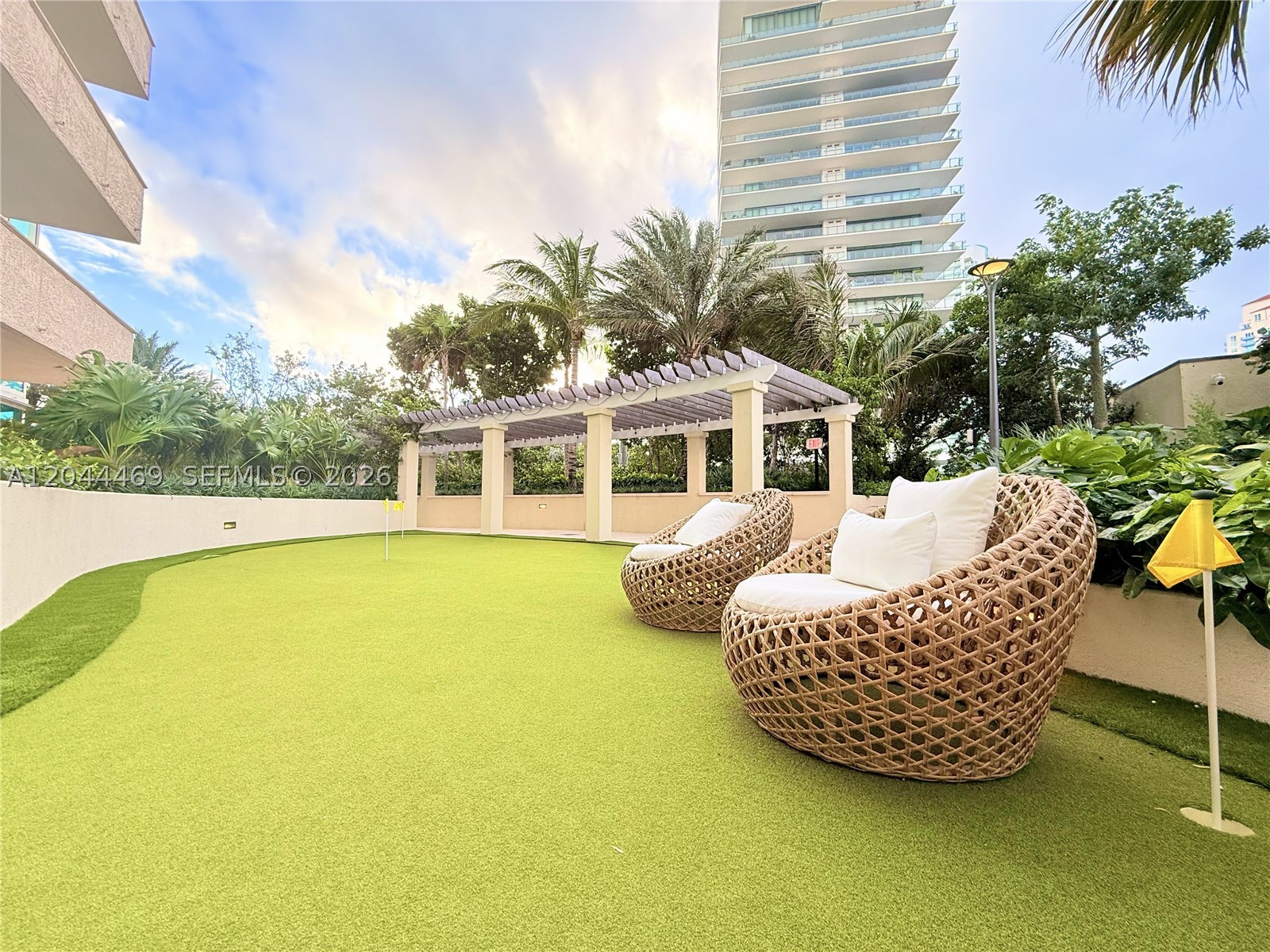 300 S Pointe Dr #3604, Miami Beach FL 33139
