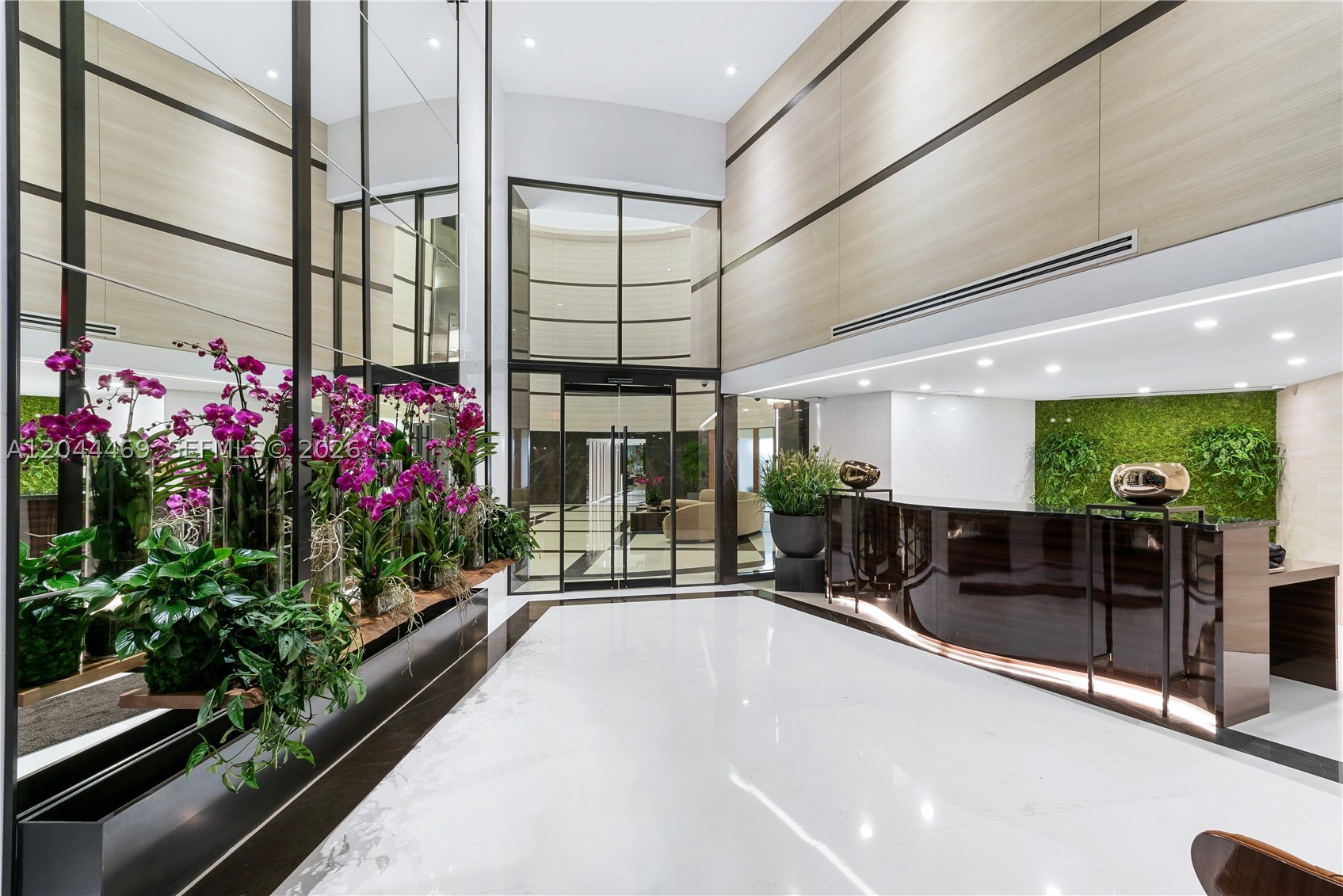 300 S Pointe Dr #3604, Miami Beach FL 33139