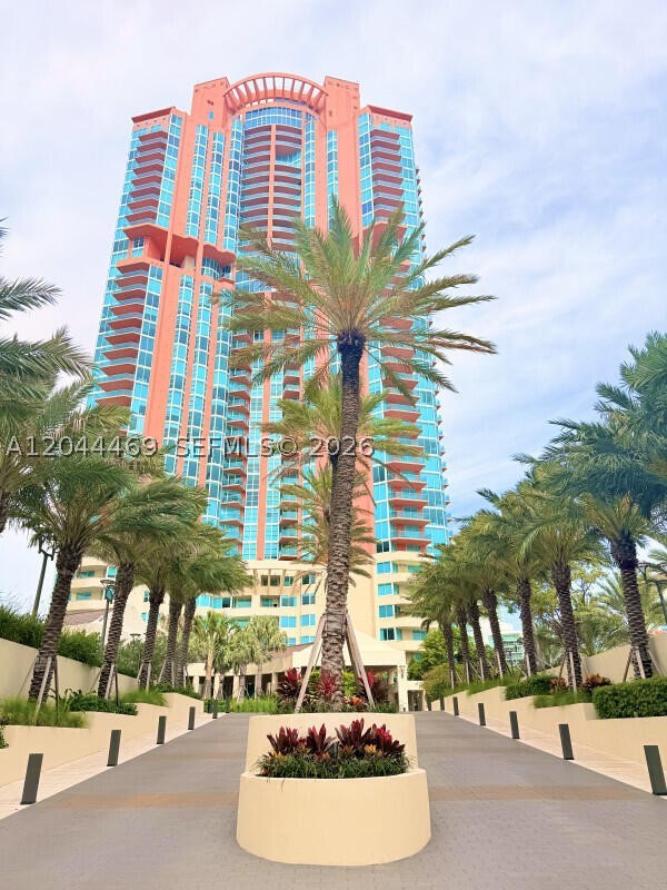 300 S Pointe Dr #3604, Miami Beach FL 33139