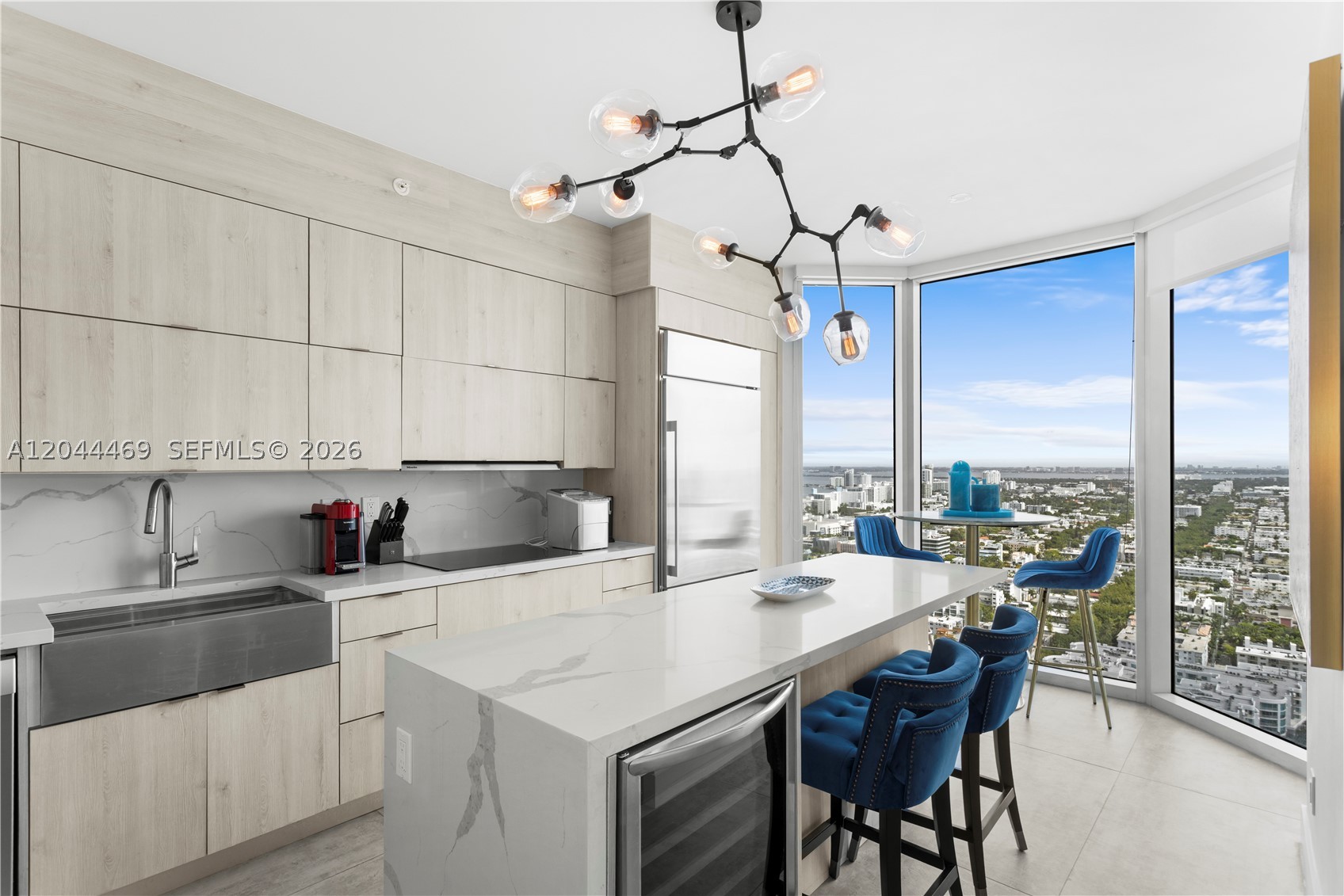 300 S Pointe Dr #3604, Miami Beach FL 33139