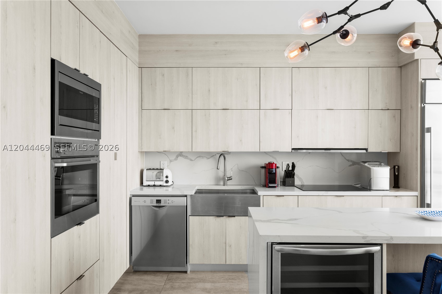 300 S Pointe Dr #3604, Miami Beach FL 33139