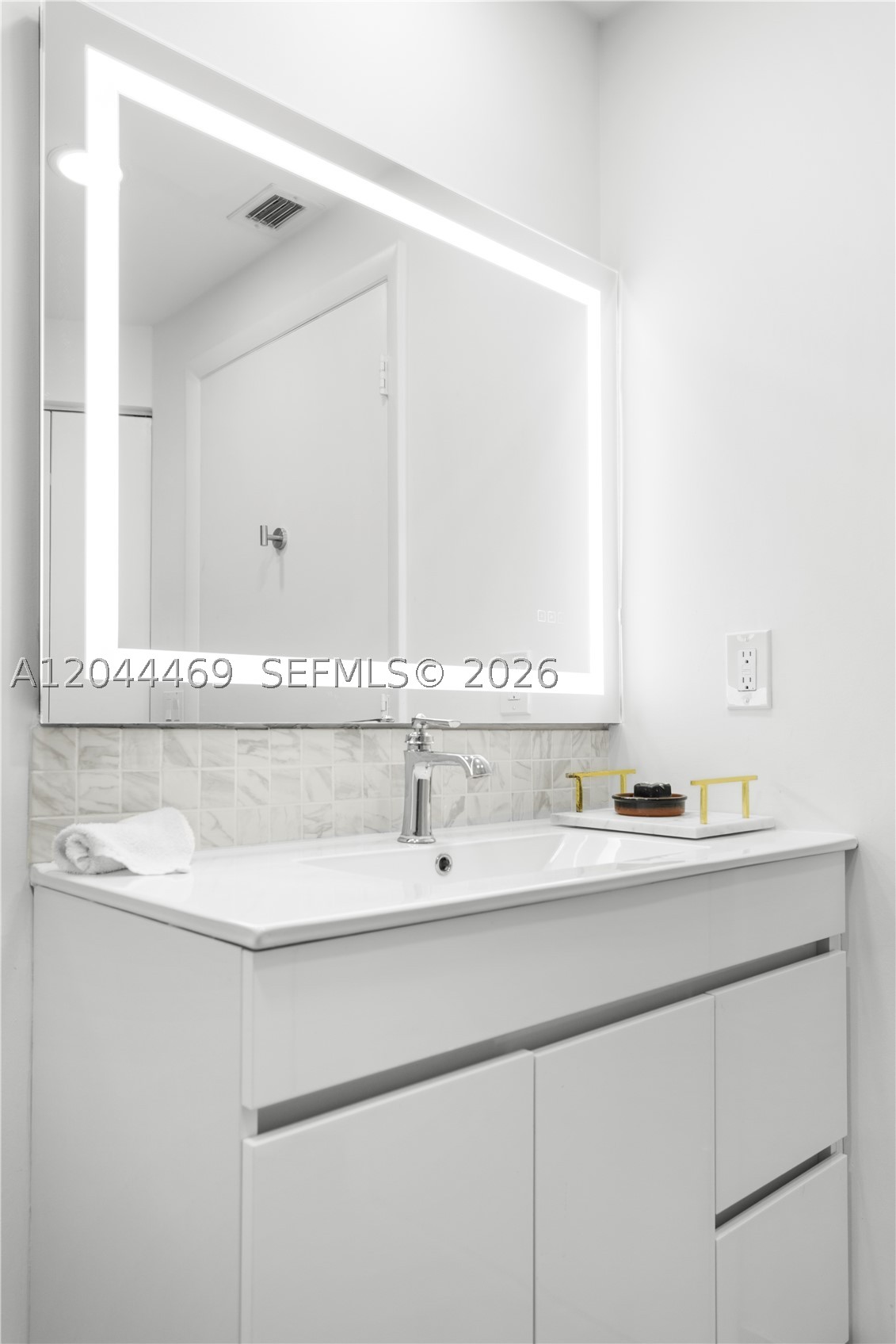 300 S Pointe Dr #3604, Miami Beach FL 33139