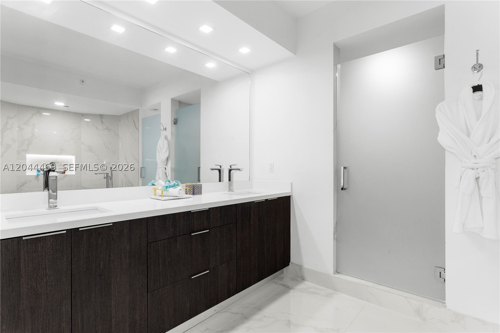 300 S Pointe Dr #3604, Miami Beach FL 33139