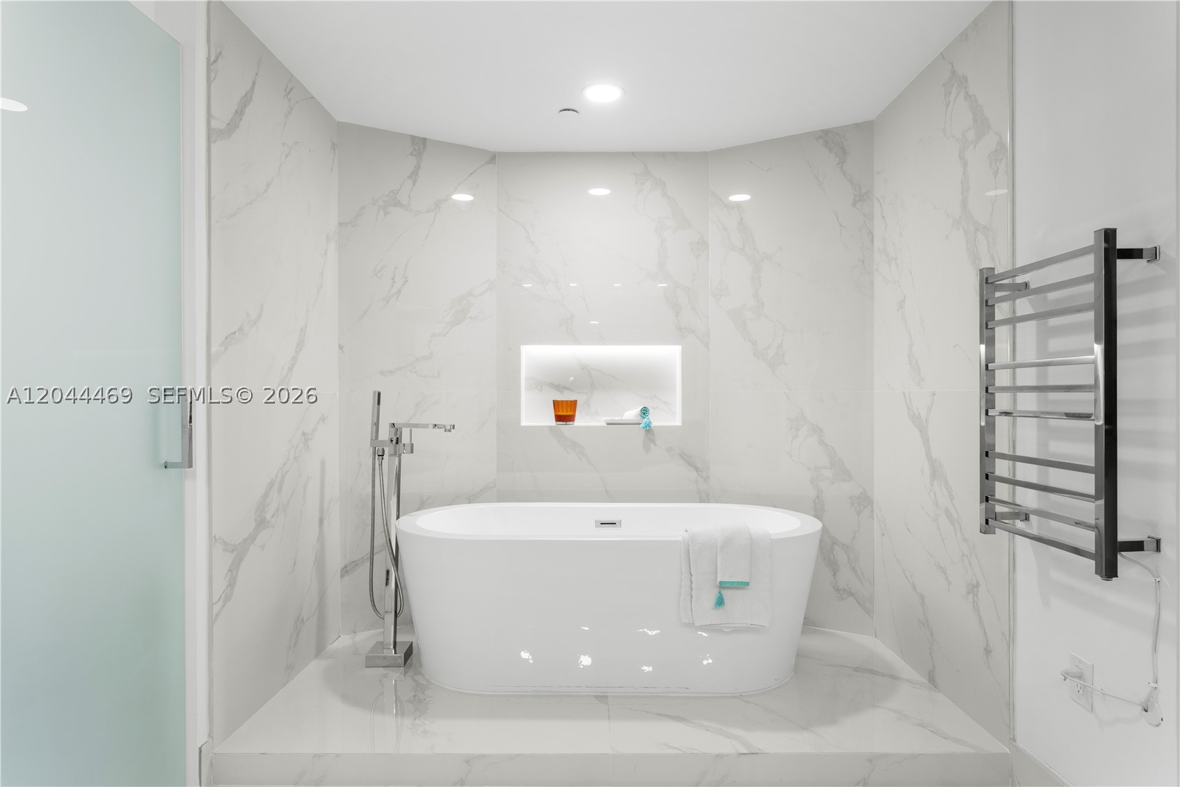 300 S Pointe Dr #3604, Miami Beach FL 33139