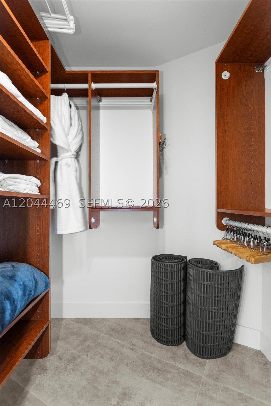 300 S Pointe Dr #3604, Miami Beach FL 33139