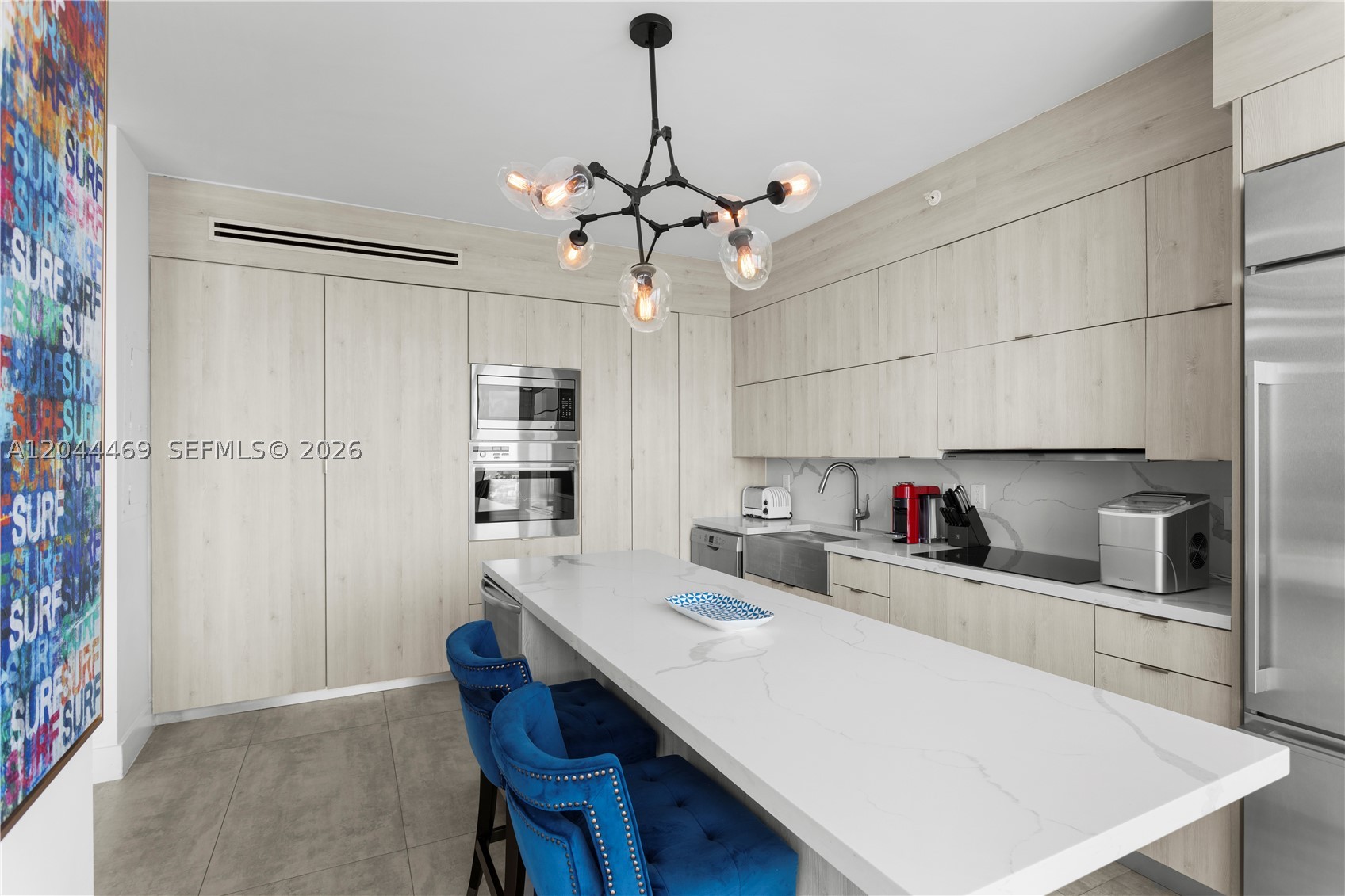 300 S Pointe Dr #3604, Miami Beach FL 33139