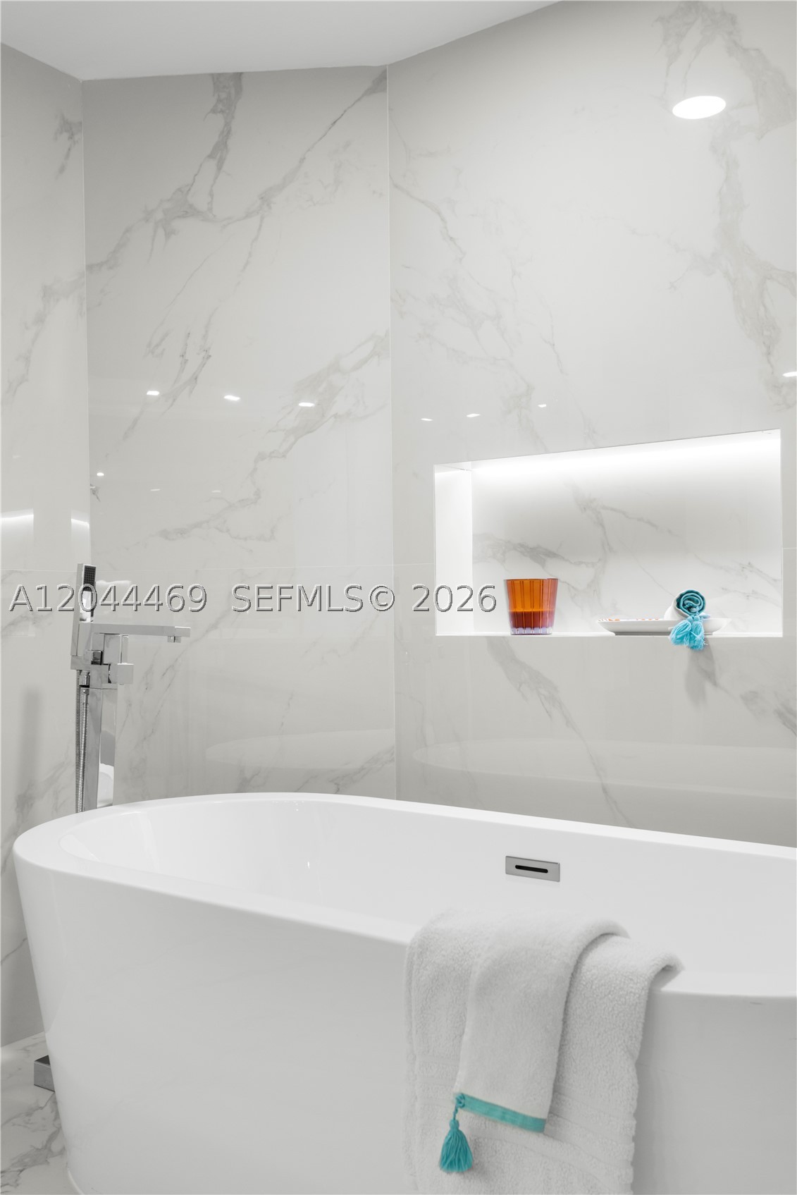 300 S Pointe Dr #3604, Miami Beach FL 33139