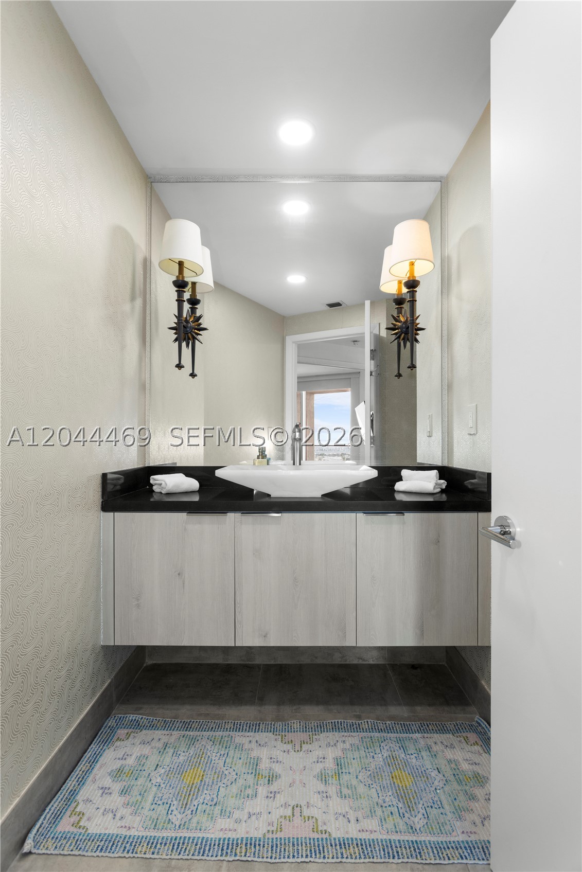 300 S Pointe Dr #3604, Miami Beach FL 33139