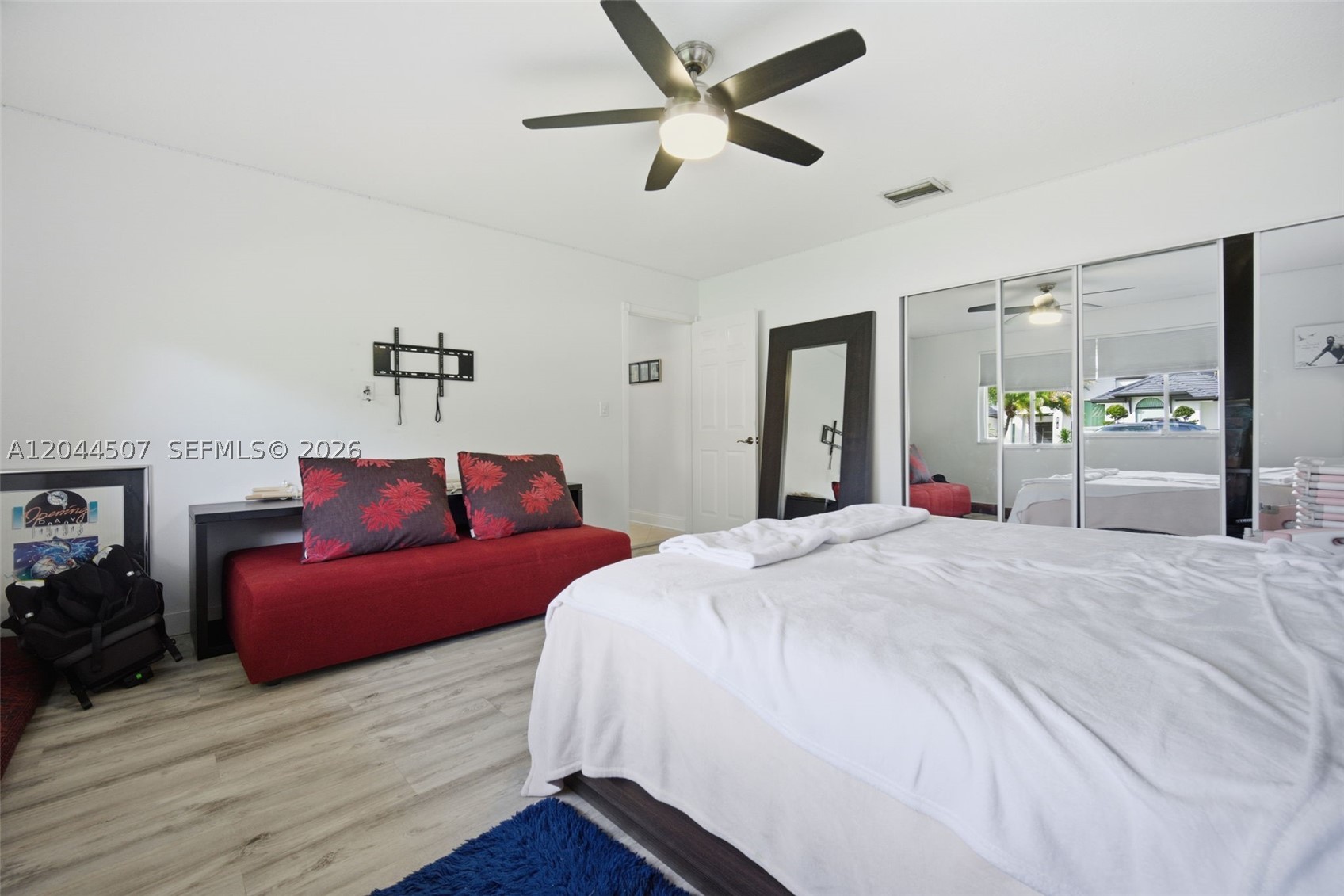 713 Diplomat Pkwy, Hallandale Beach FL 33009