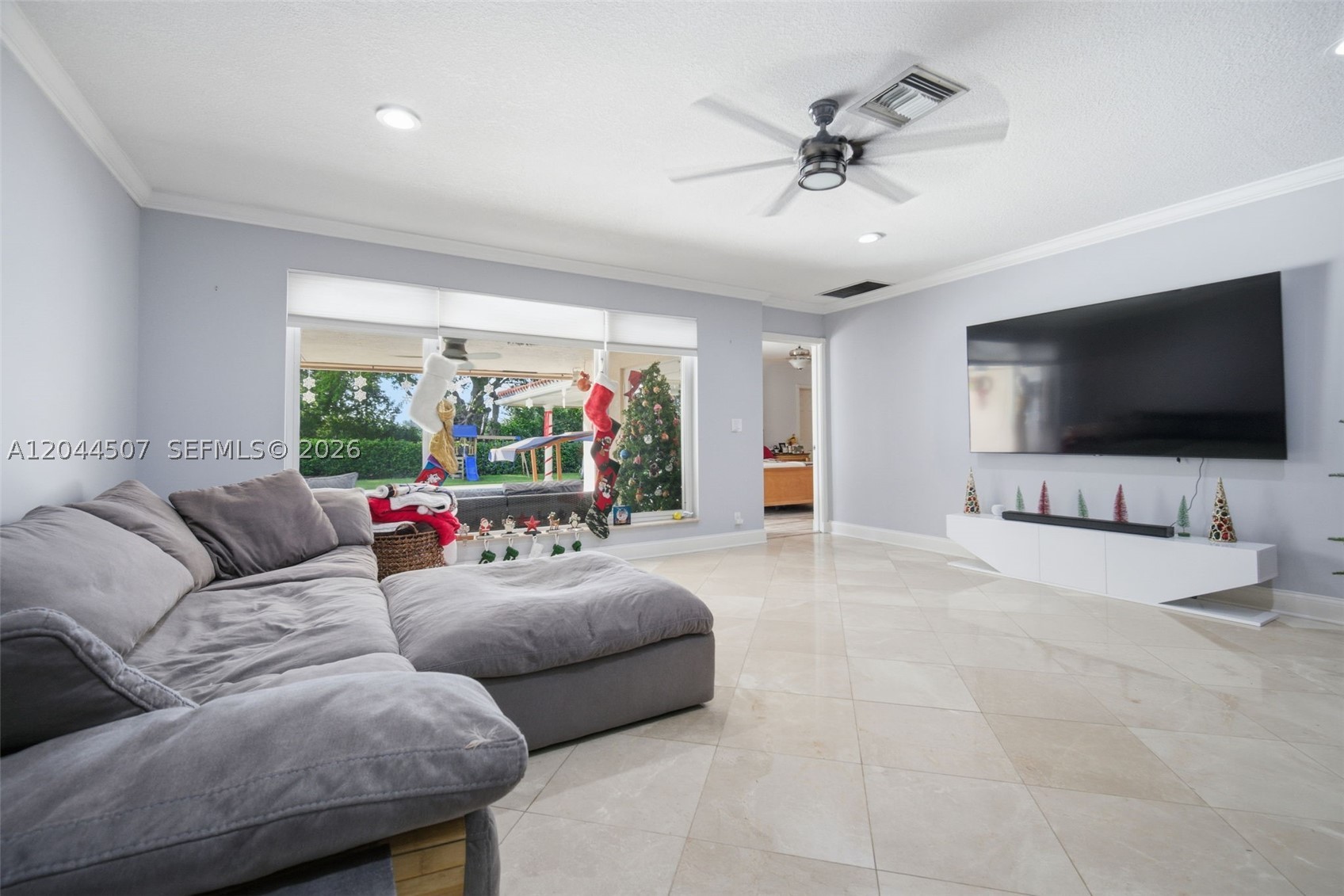 713 Diplomat Pkwy, Hallandale Beach FL 33009