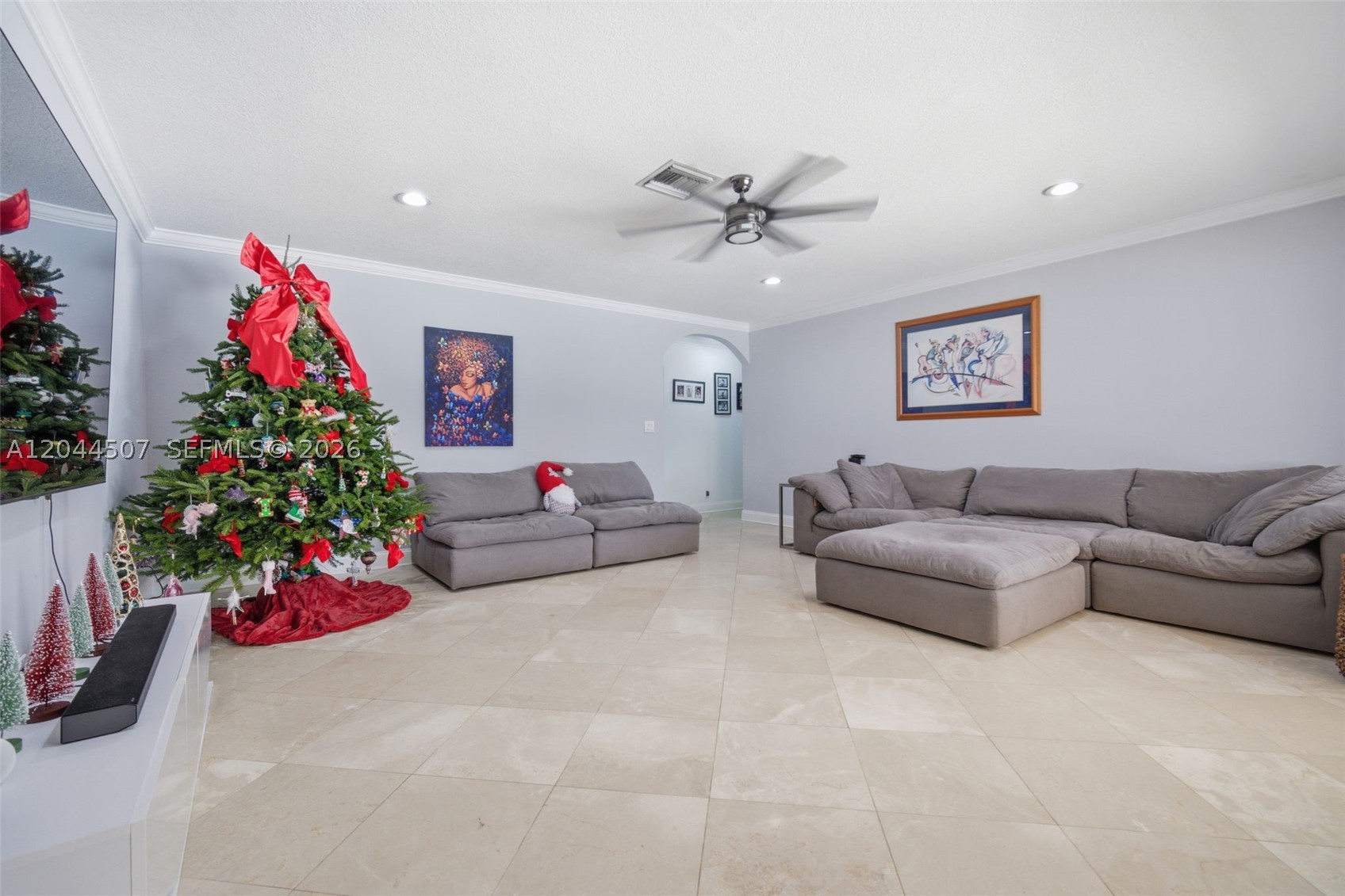 713 Diplomat Pkwy, Hallandale Beach FL 33009