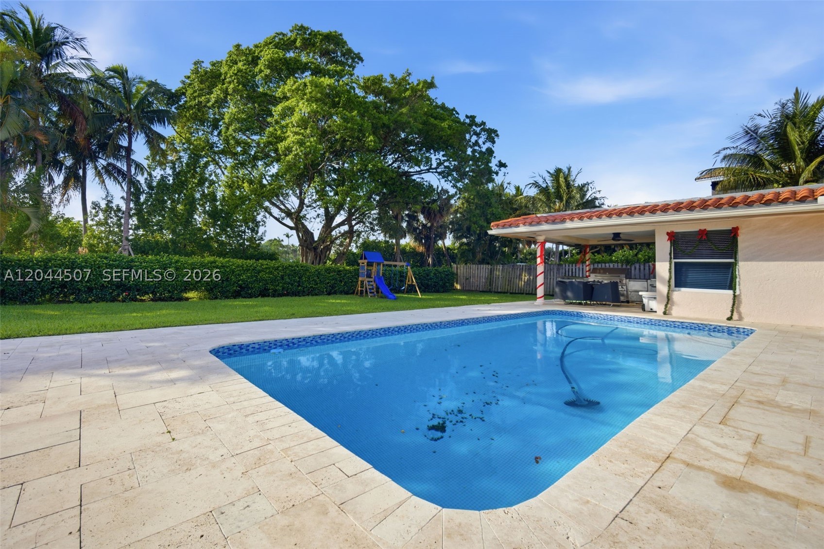 713 Diplomat Pkwy, Hallandale Beach FL 33009