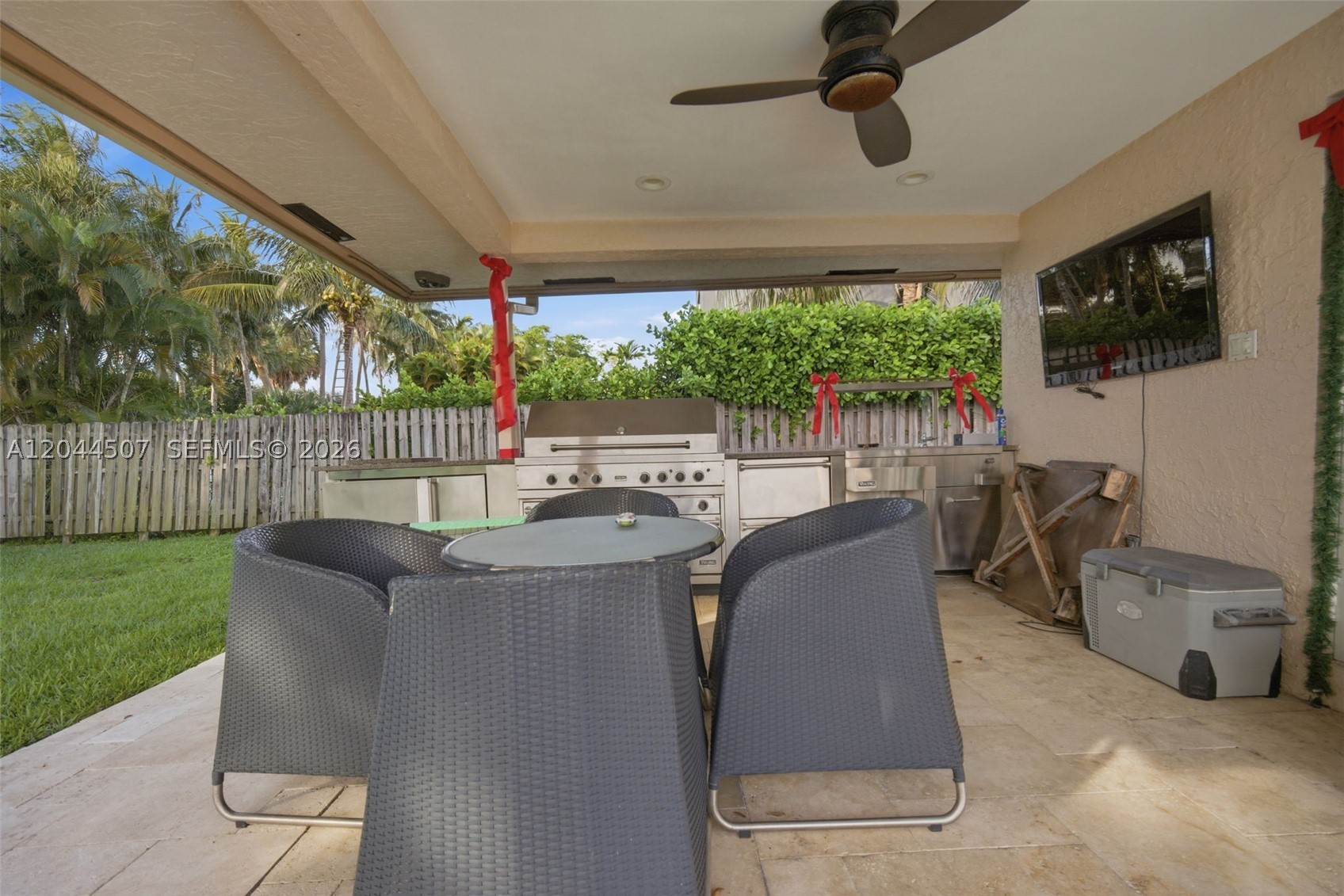 713 Diplomat Pkwy, Hallandale Beach FL 33009