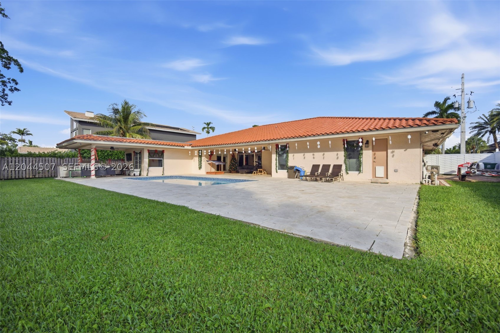 713 Diplomat Pkwy, Hallandale Beach FL 33009