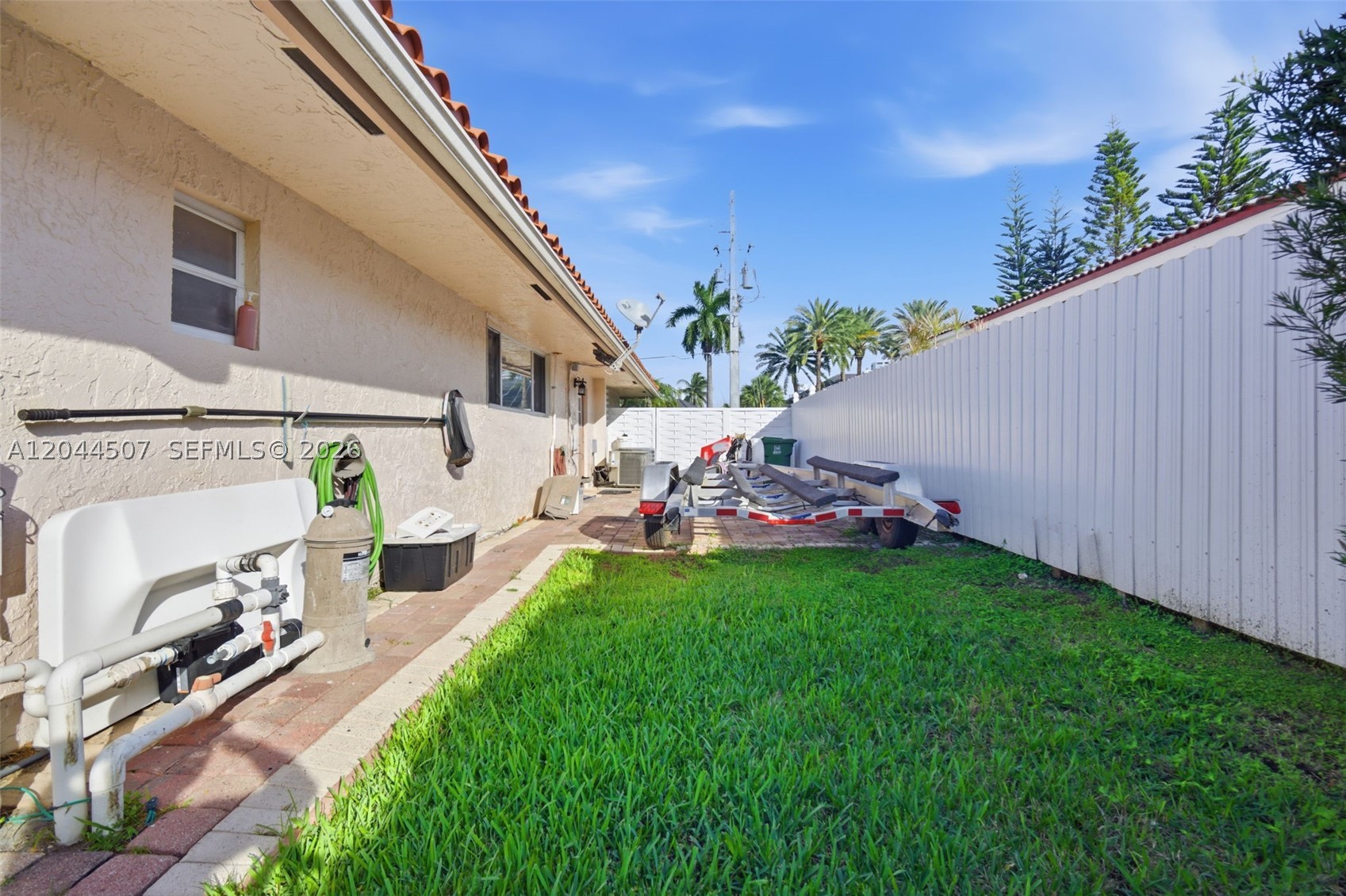 713 Diplomat Pkwy, Hallandale Beach FL 33009