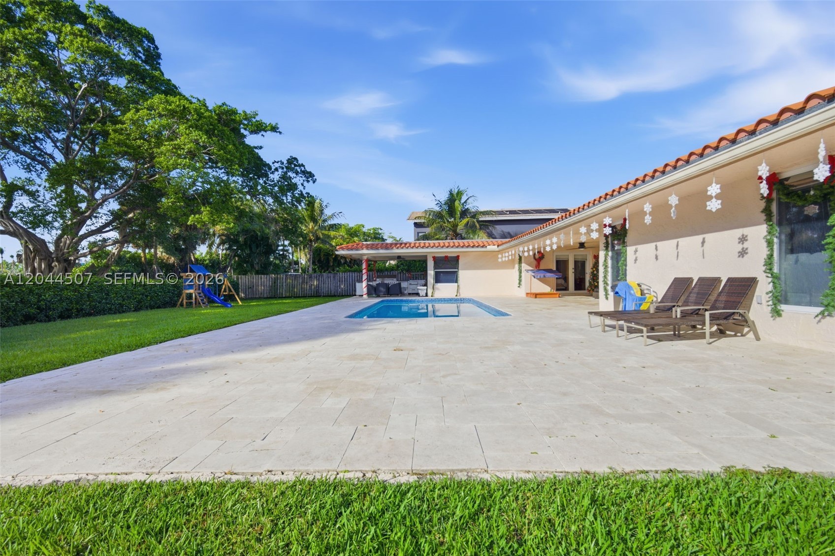 713 Diplomat Pkwy, Hallandale Beach FL 33009