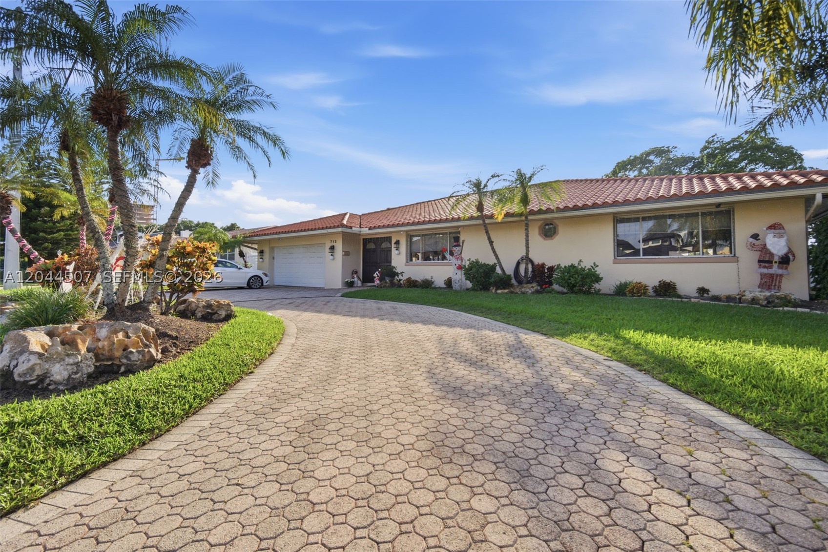 713 Diplomat Pkwy, Hallandale Beach FL 33009