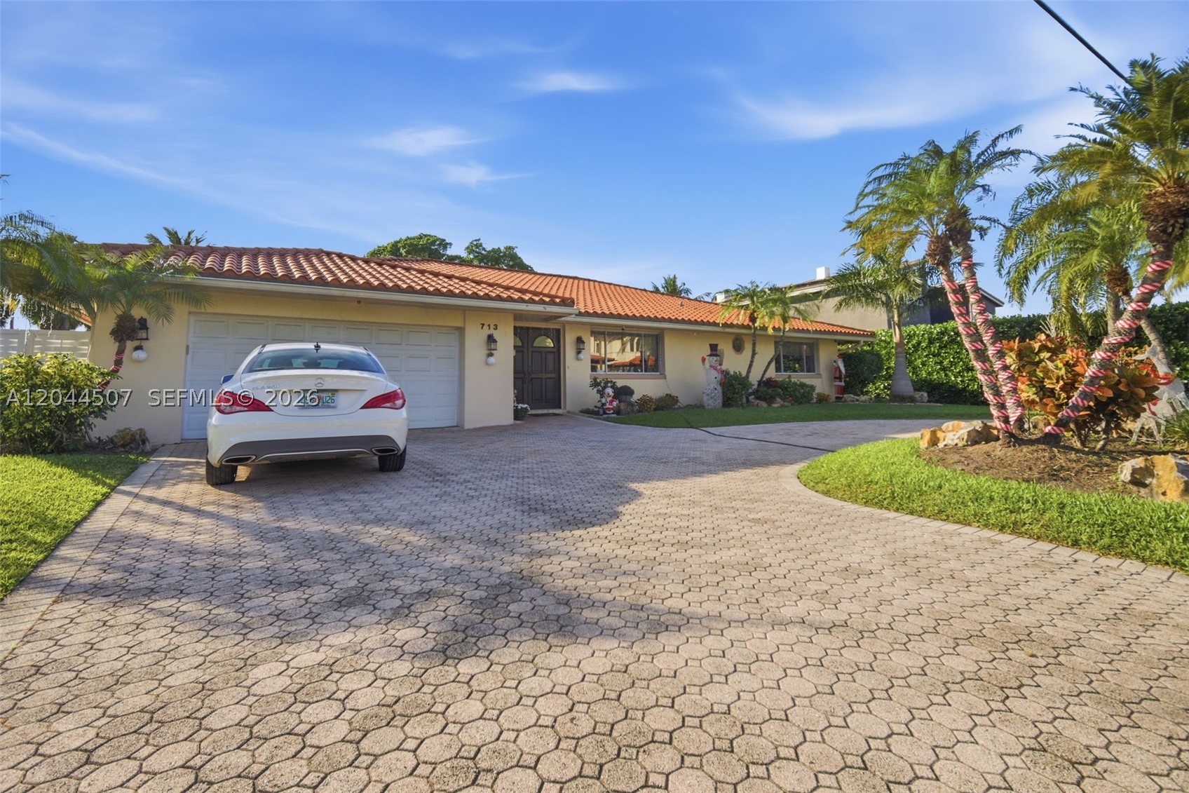 713 Diplomat Pkwy, Hallandale Beach FL 33009