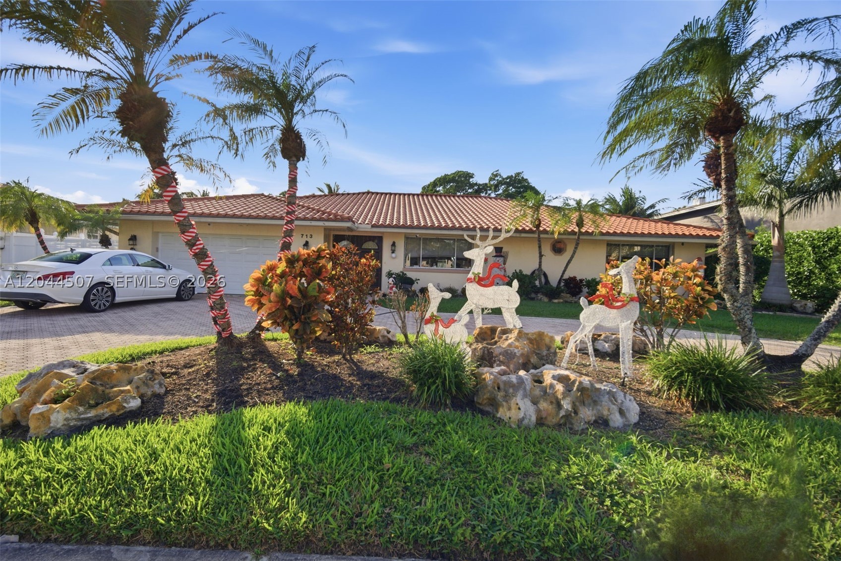 713 Diplomat Pkwy, Hallandale Beach FL 33009
