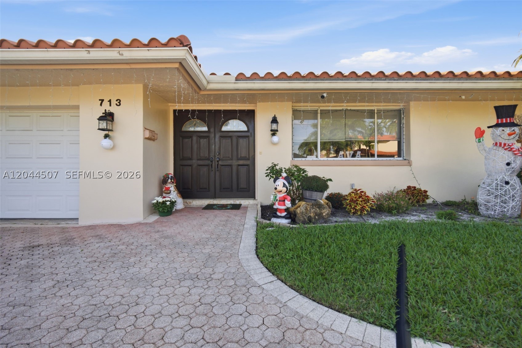 713 Diplomat Pkwy, Hallandale Beach FL 33009